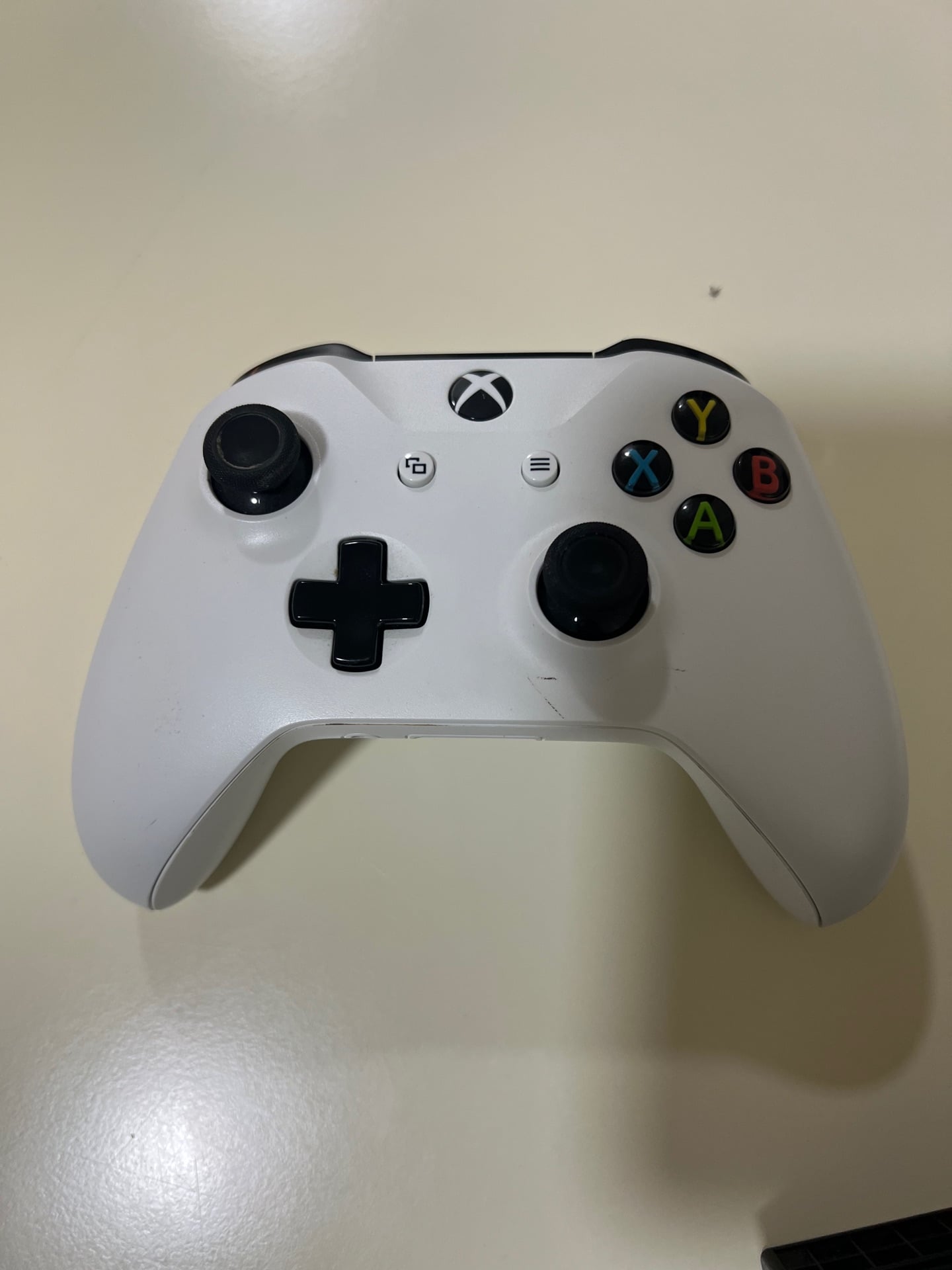 Xbox one X 1TB كالجديد - Image 9