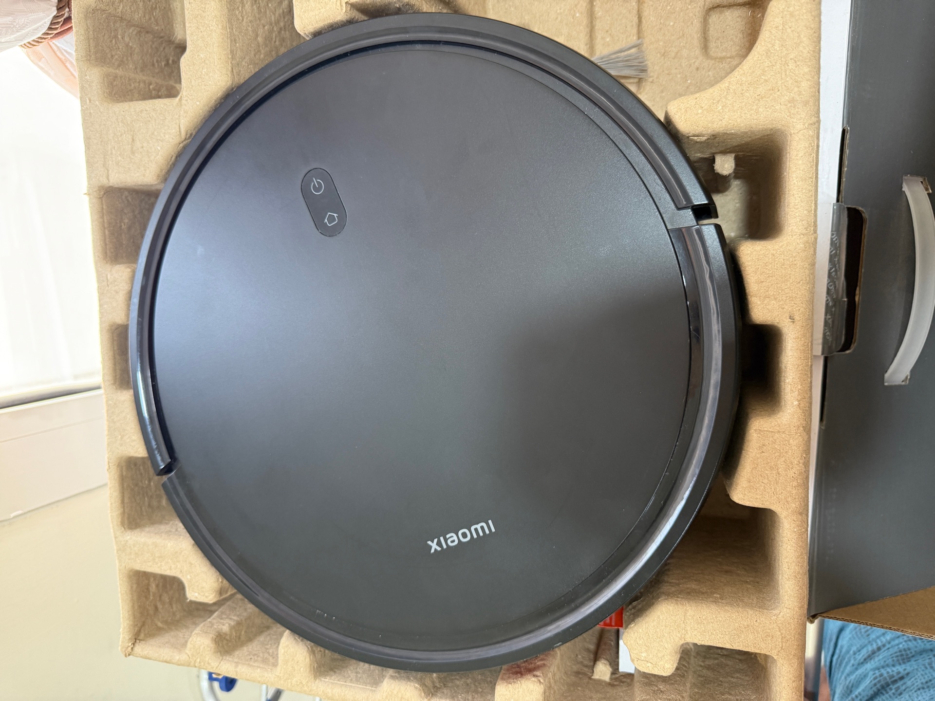 XIAOMI ROBOT VACUUM E10C - Image 4