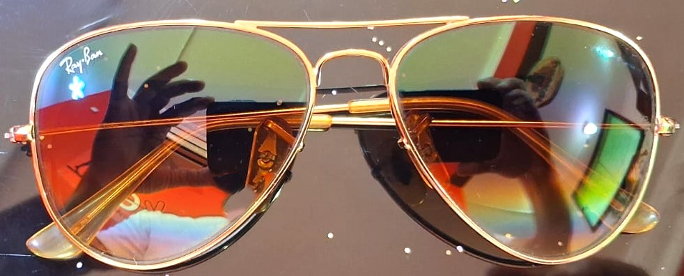 Ray-Ban sun glasses medium size - Image 4