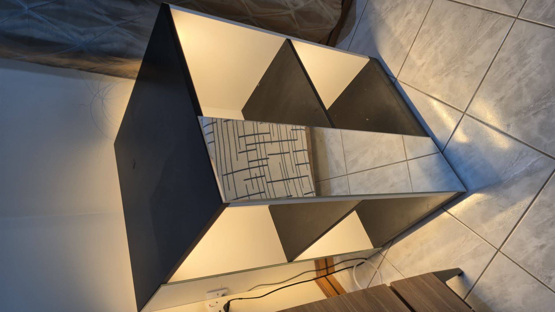 Modern display shelf unit integrated LED lighting and mirrored  - Image 4