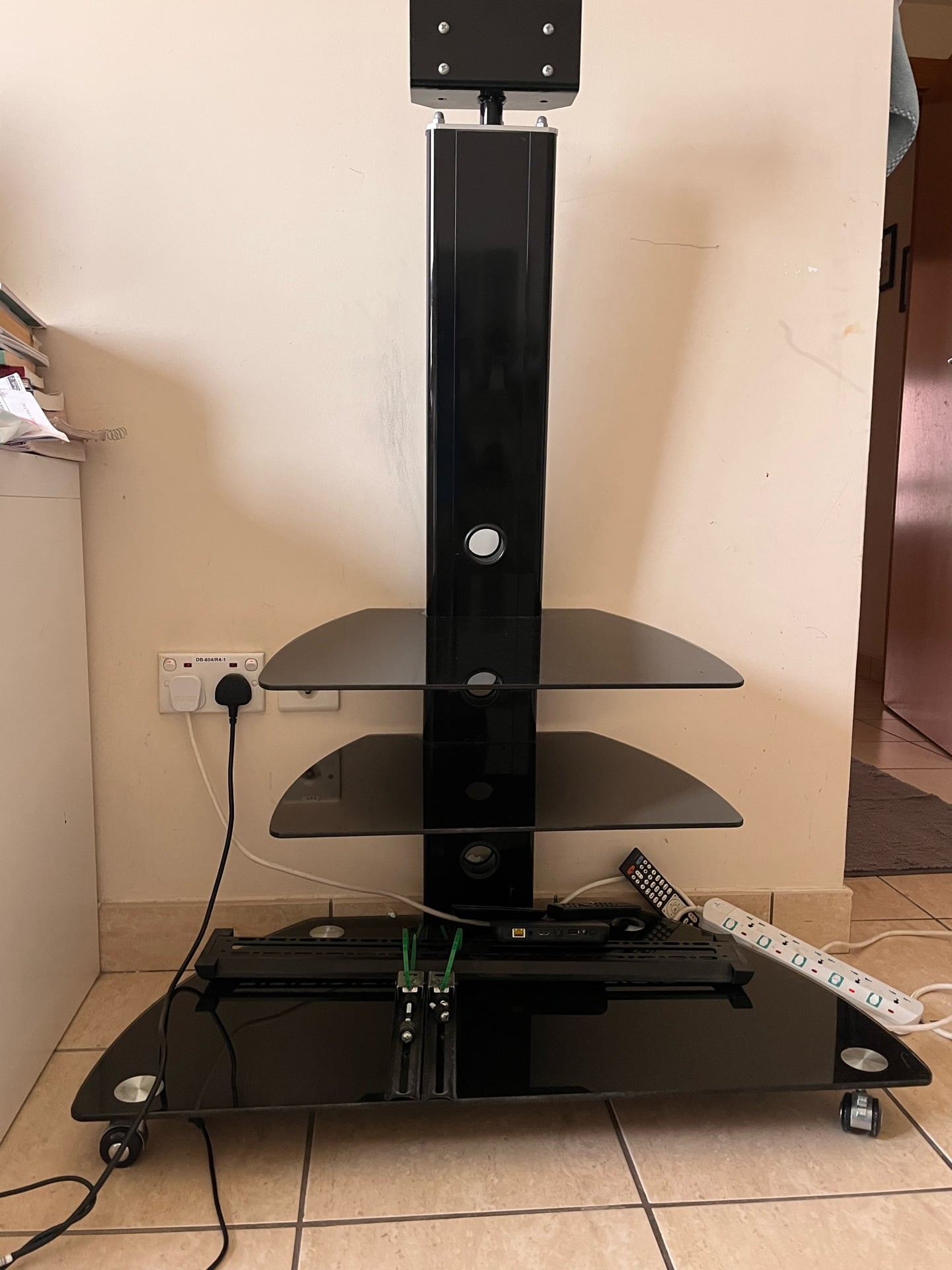 TV STAND GREAT QUALITY - Image 2