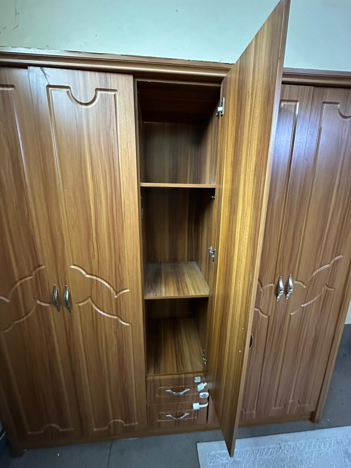 5-Door cupboard for sale  - Image 4