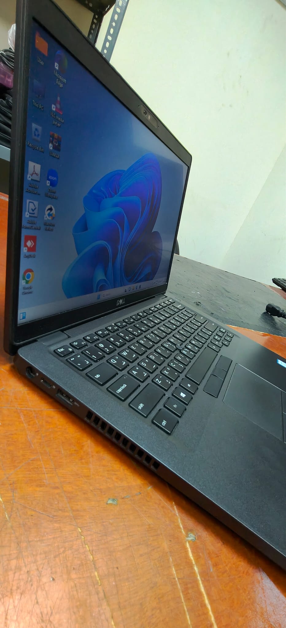 Dell Latitude 5400 Laptop - Image 3