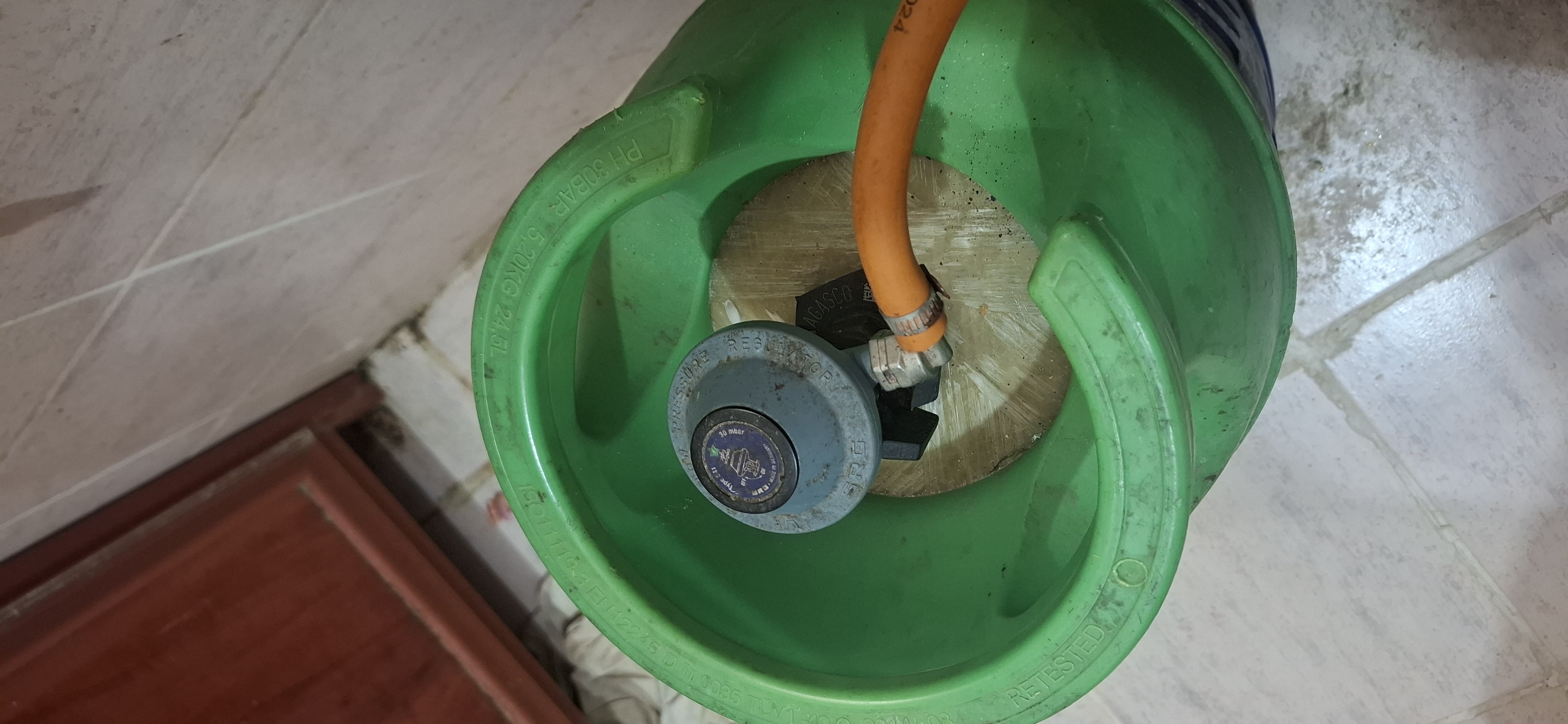 Gas Cylinder with Regulator Pipe  - Image 4