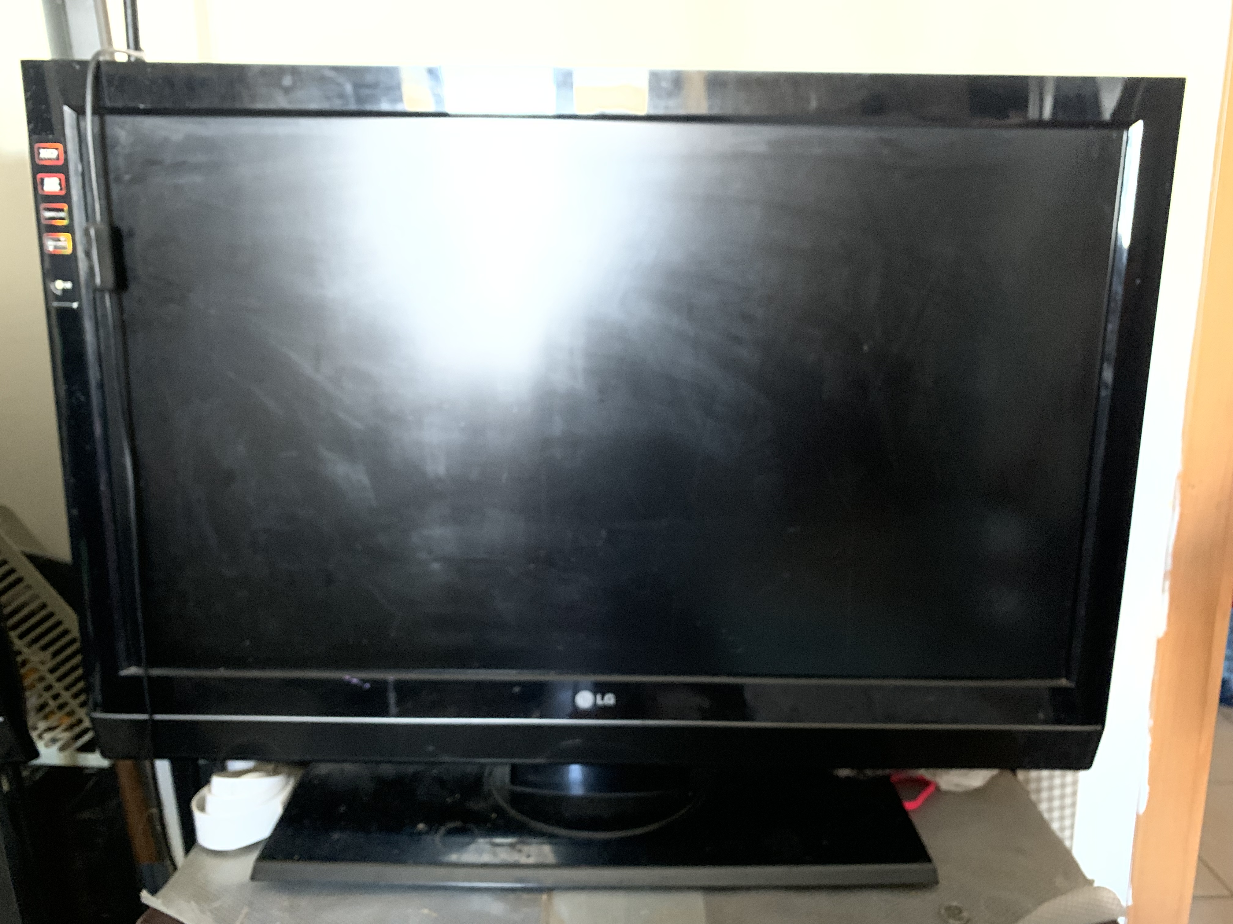 LG LCD 42’ television (TV) - Image 3