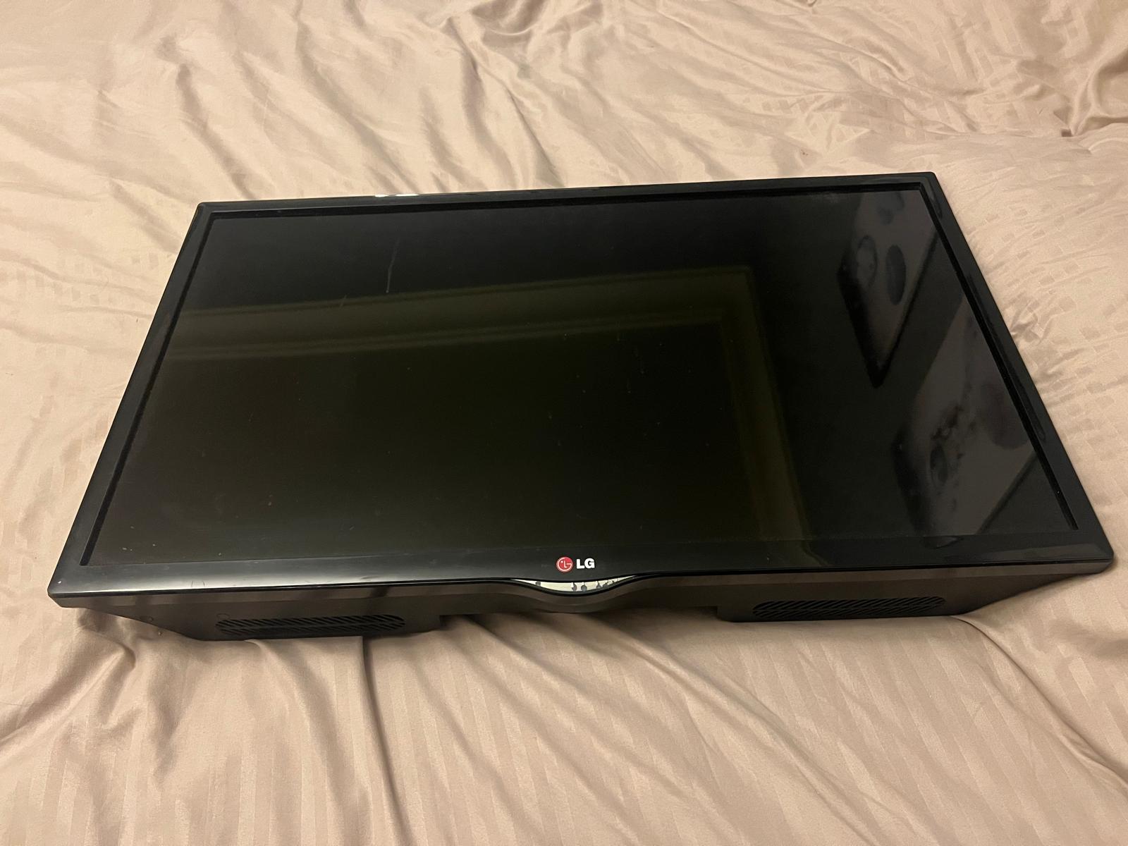 LG LCD tv (NOT SMART) - Image 4