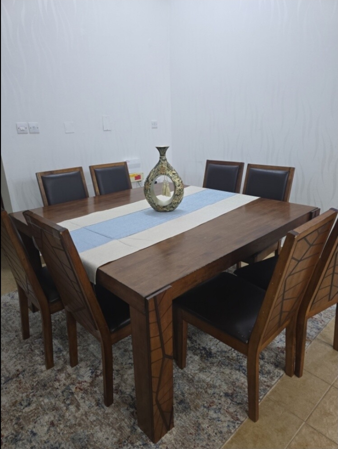 *Fine craftsmanship 8 seater Square Dining Table with Dish cabinet - Image 4