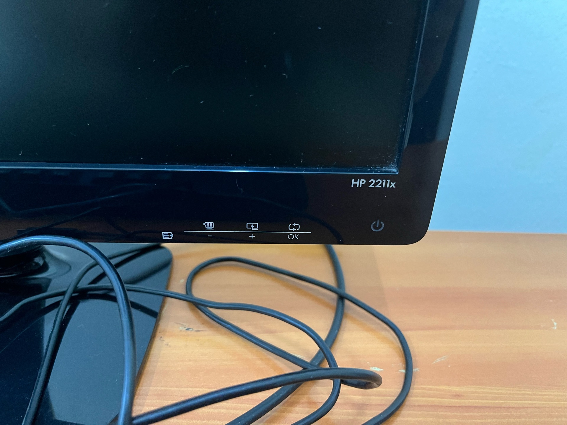 HP Monitor- HP2211X - Image 2