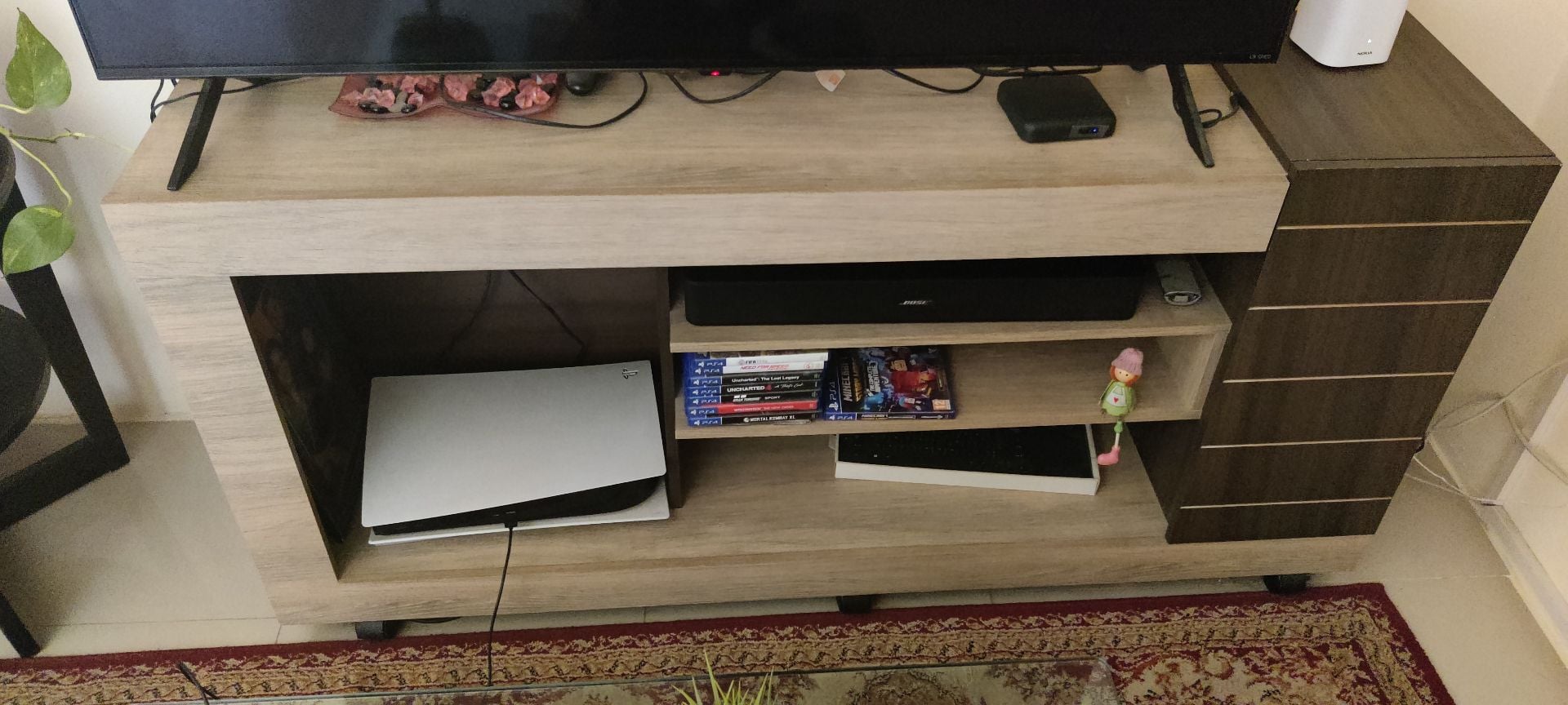 TV stand - Image 2