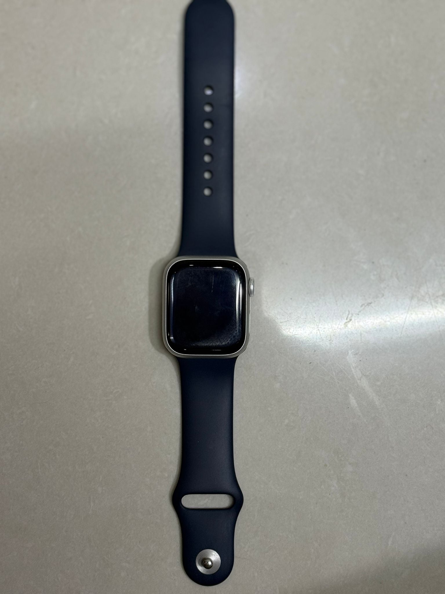 Apple watch original. 750QAR negotiable. rarely used.Original charger - Image 1