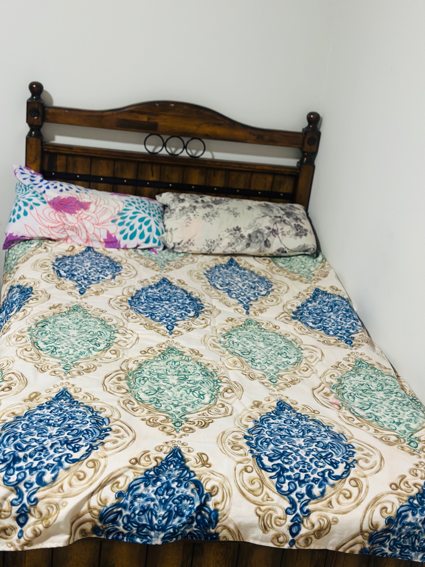 Wooden strong Bed and spring mattress  - Image 2