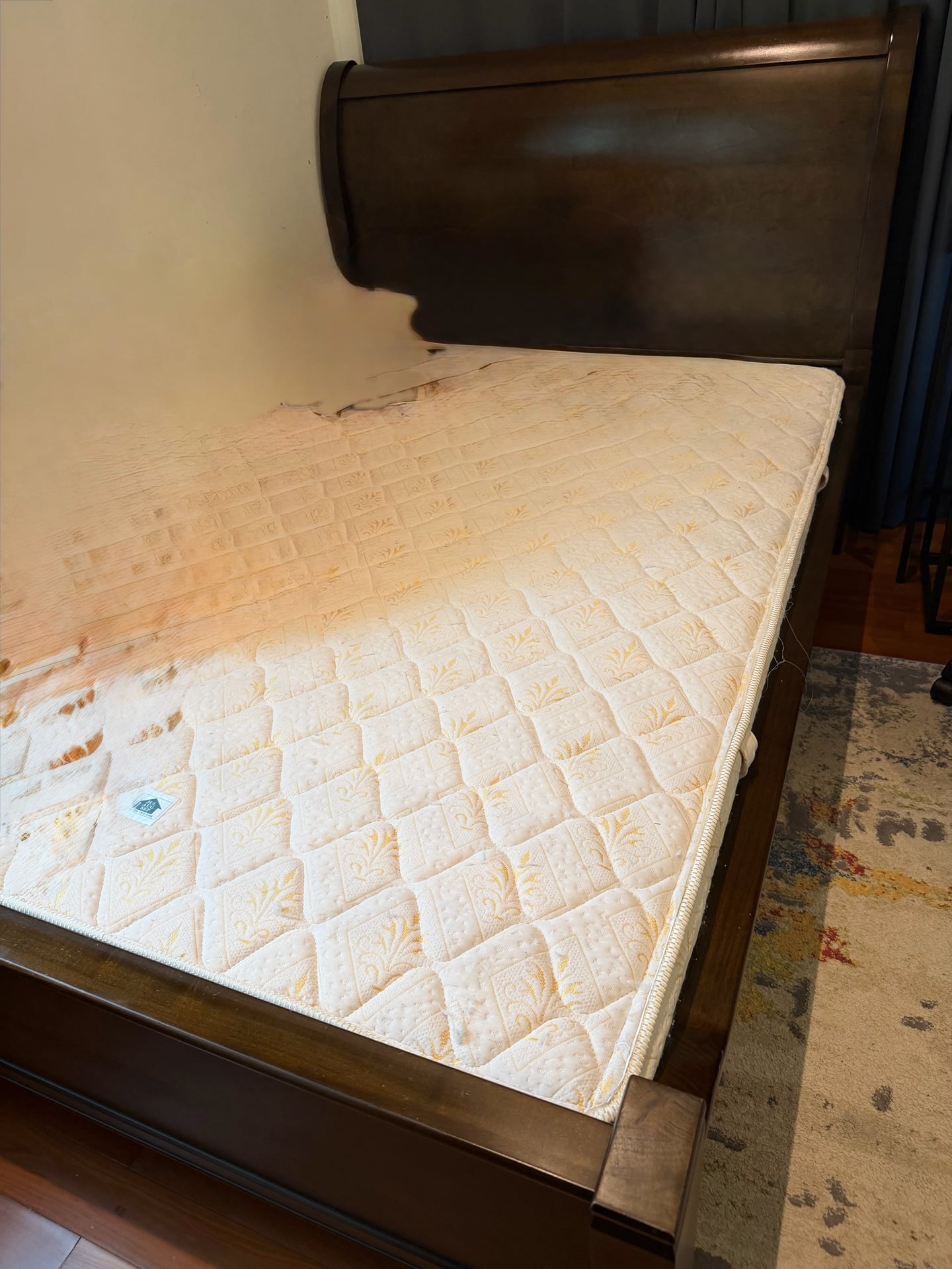 Bed - Image 1