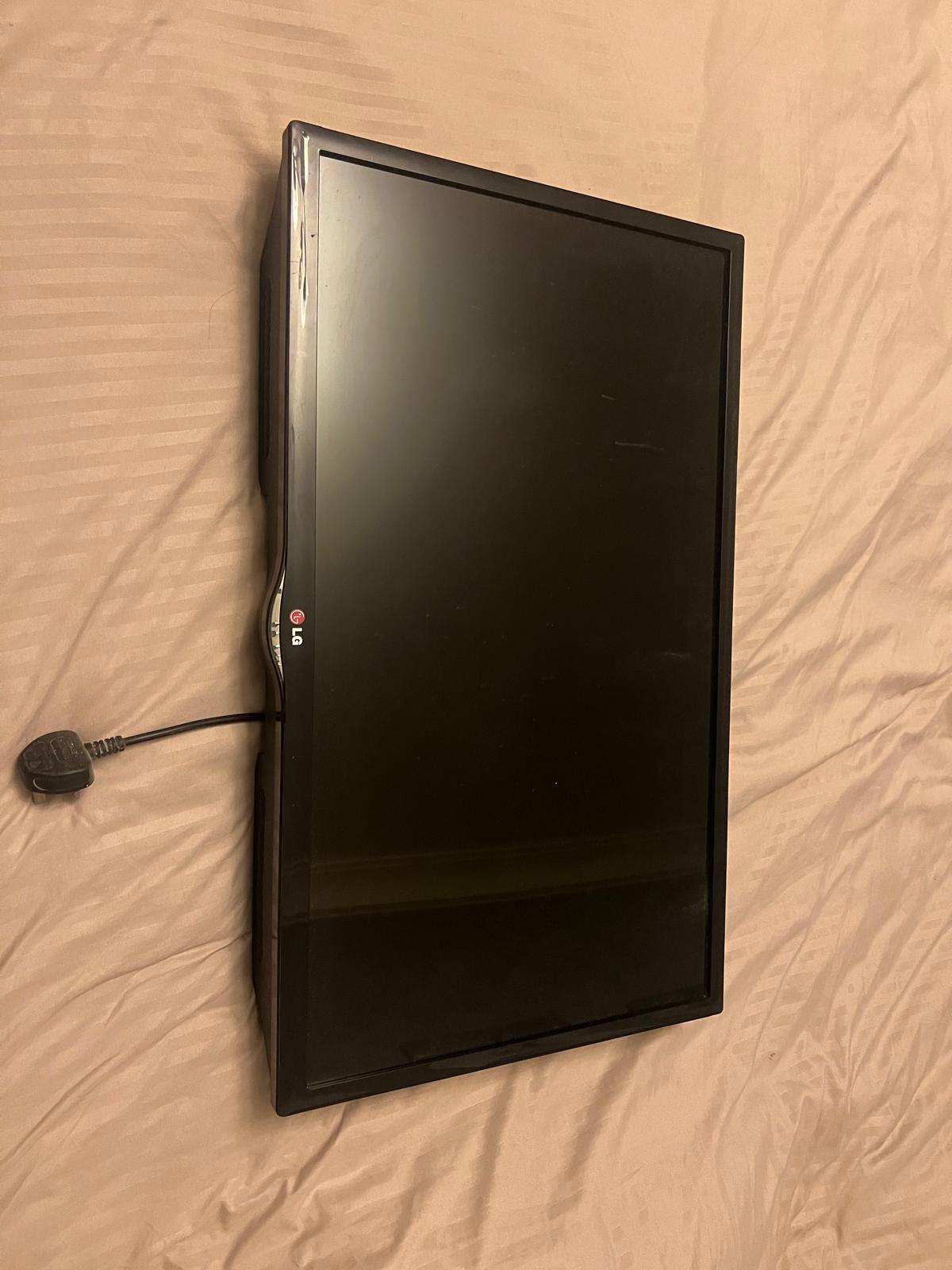 LG LCD tv (NOT SMART) - Image 5