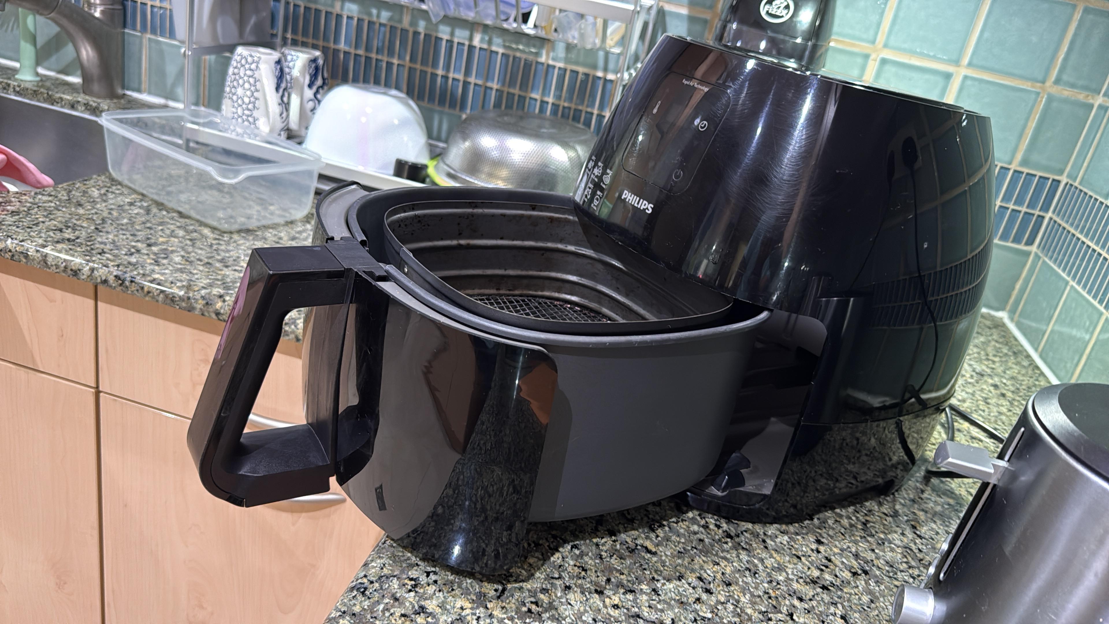 Philips Airfryer – Rapid Air Technology – Excellent Condition - Image 3