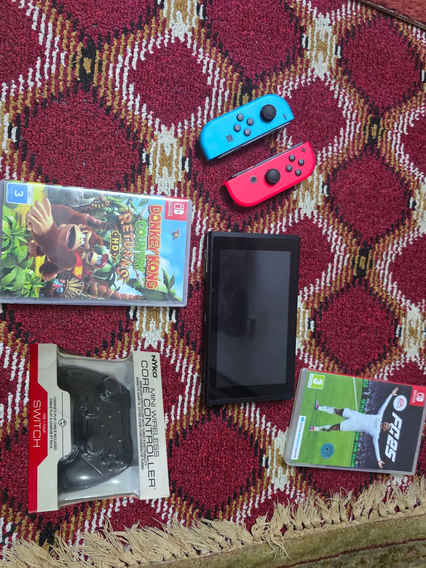 Nintendo V2+FC25 & Donkey Kong HD+controller - Image 1