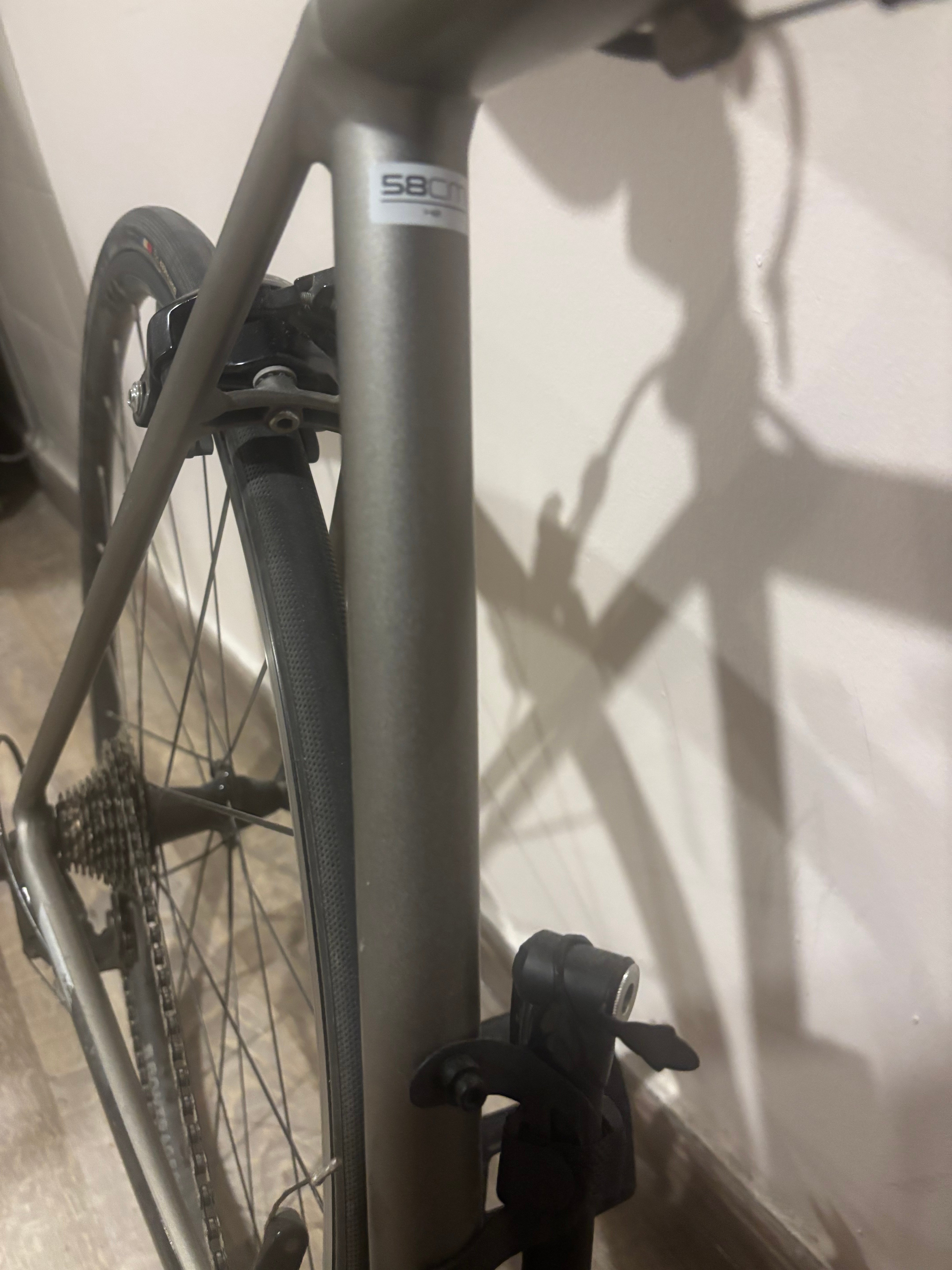Trek Road bike XL  - Image 6
