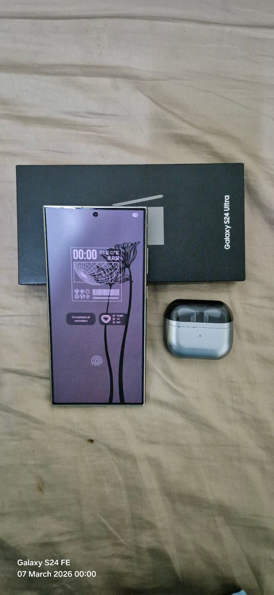 Samsung galaxy s24 ultra with galaxy buds pro 3 - Image 1