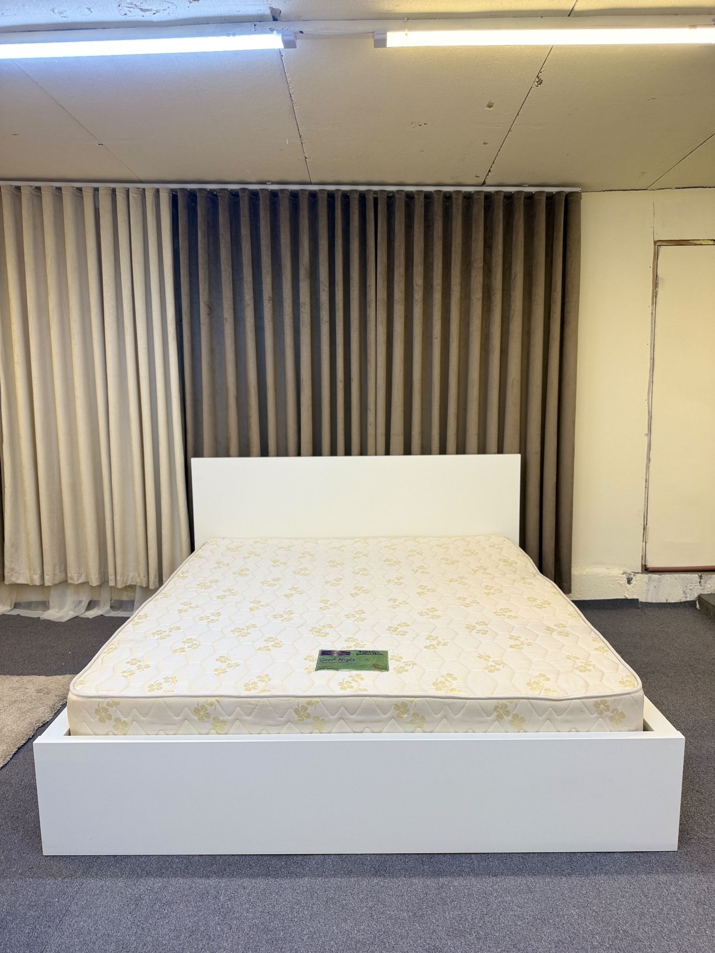King size bed and day bed - Image 2