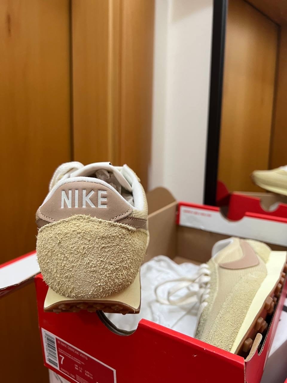 Nike sneaker - Image 4