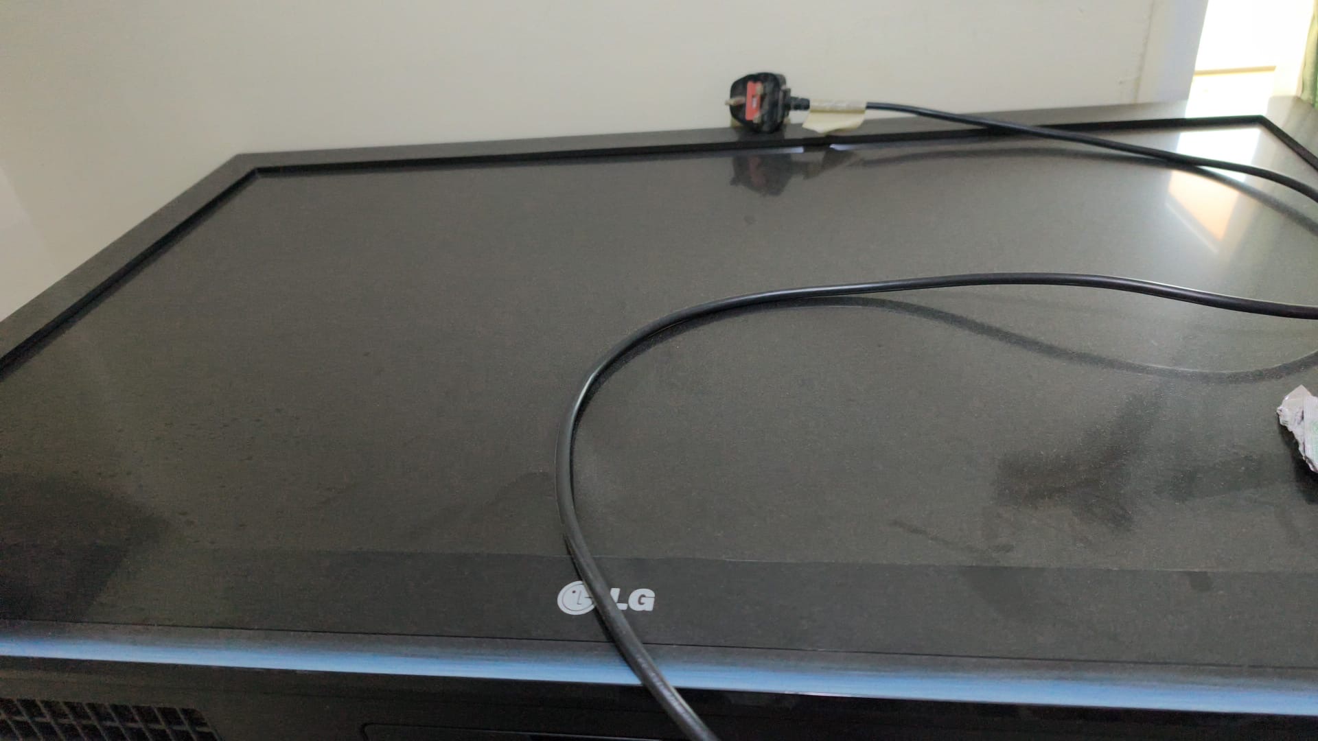 LG TV FHD - Image 5