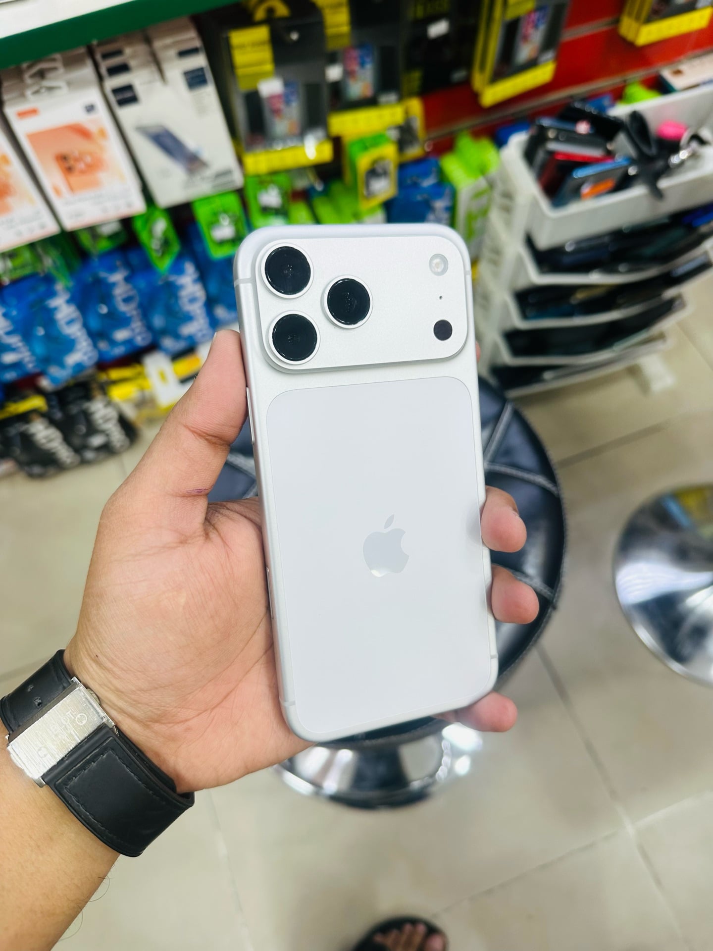 Used iphone 17 pro max 256 - Image 7