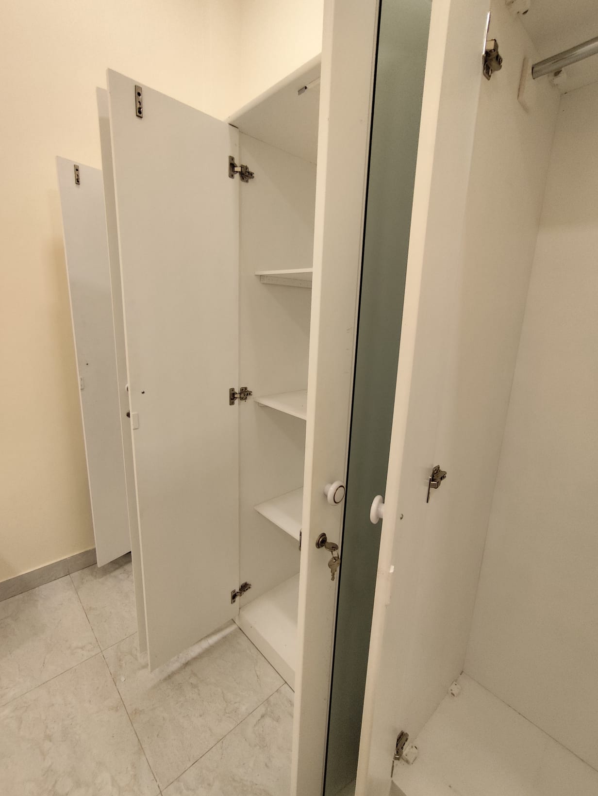 6 door big cupboard - Image 2