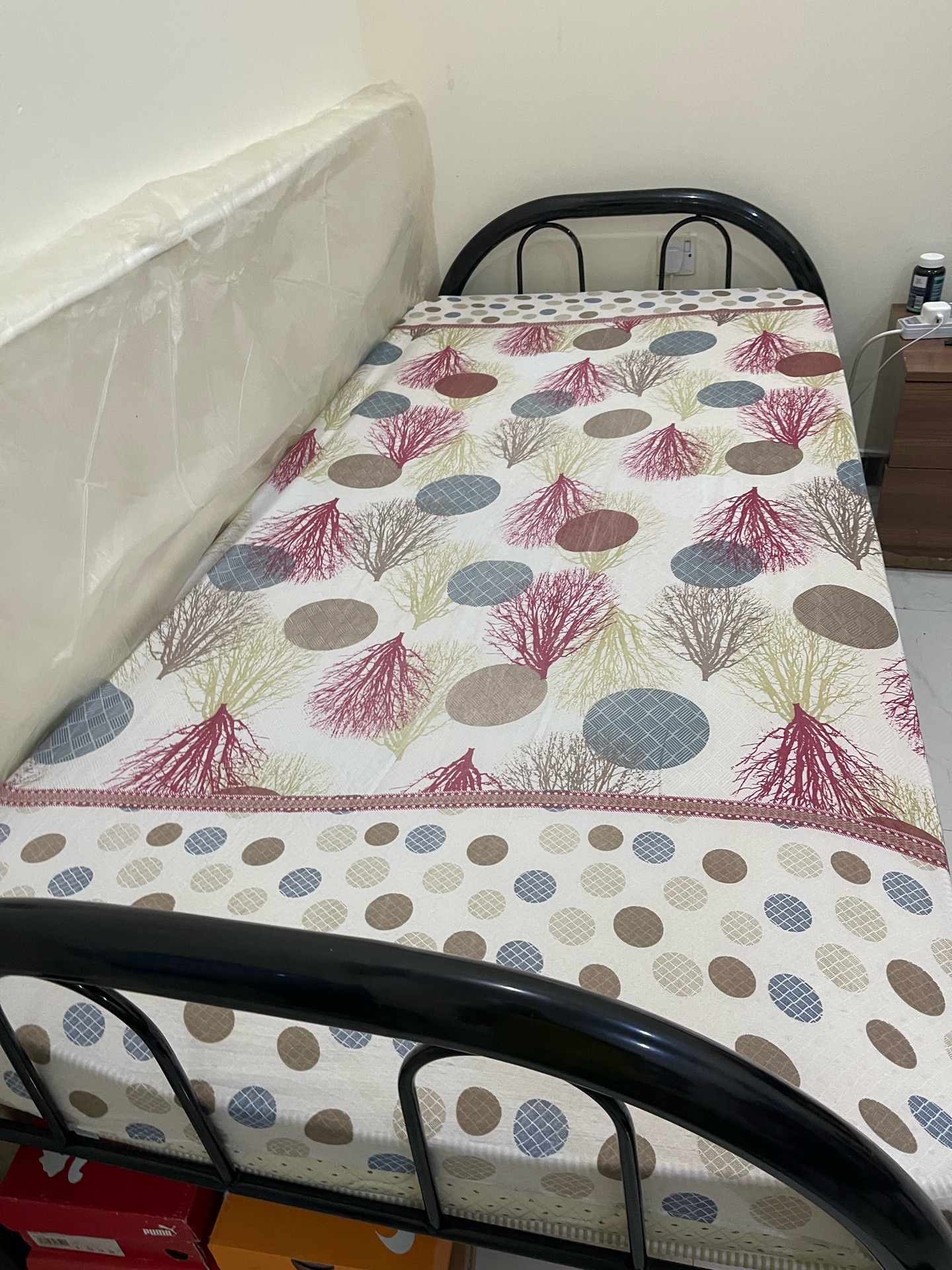 Single bed and mattress  - Image 2