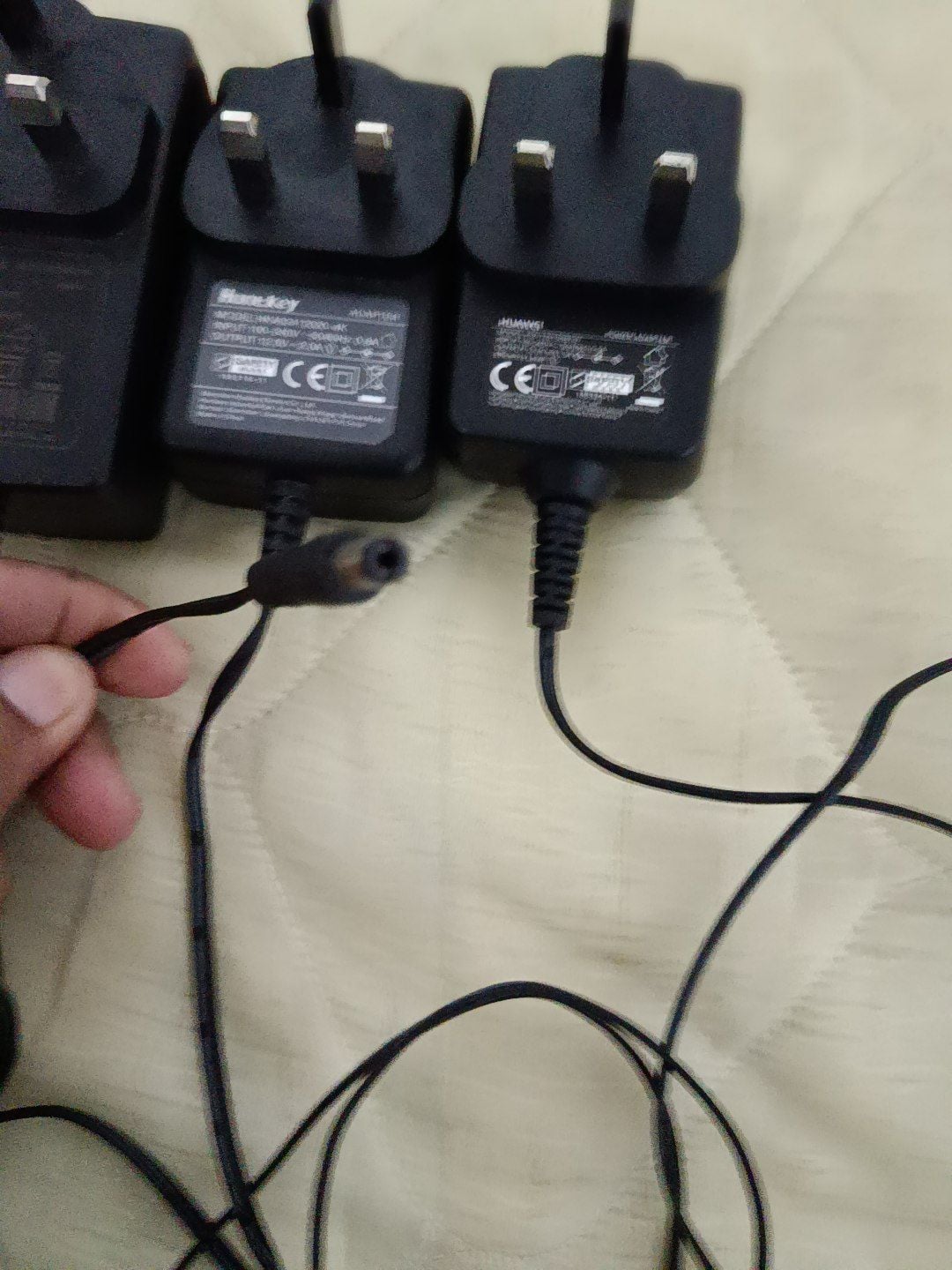 Router power supply adapter each 25 Riyal  - Image 4