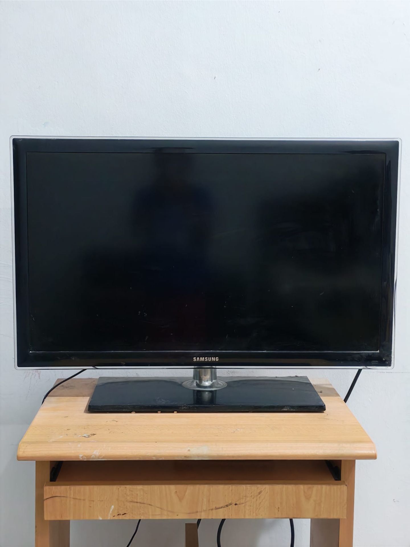32" Samsung TV  - Image 4