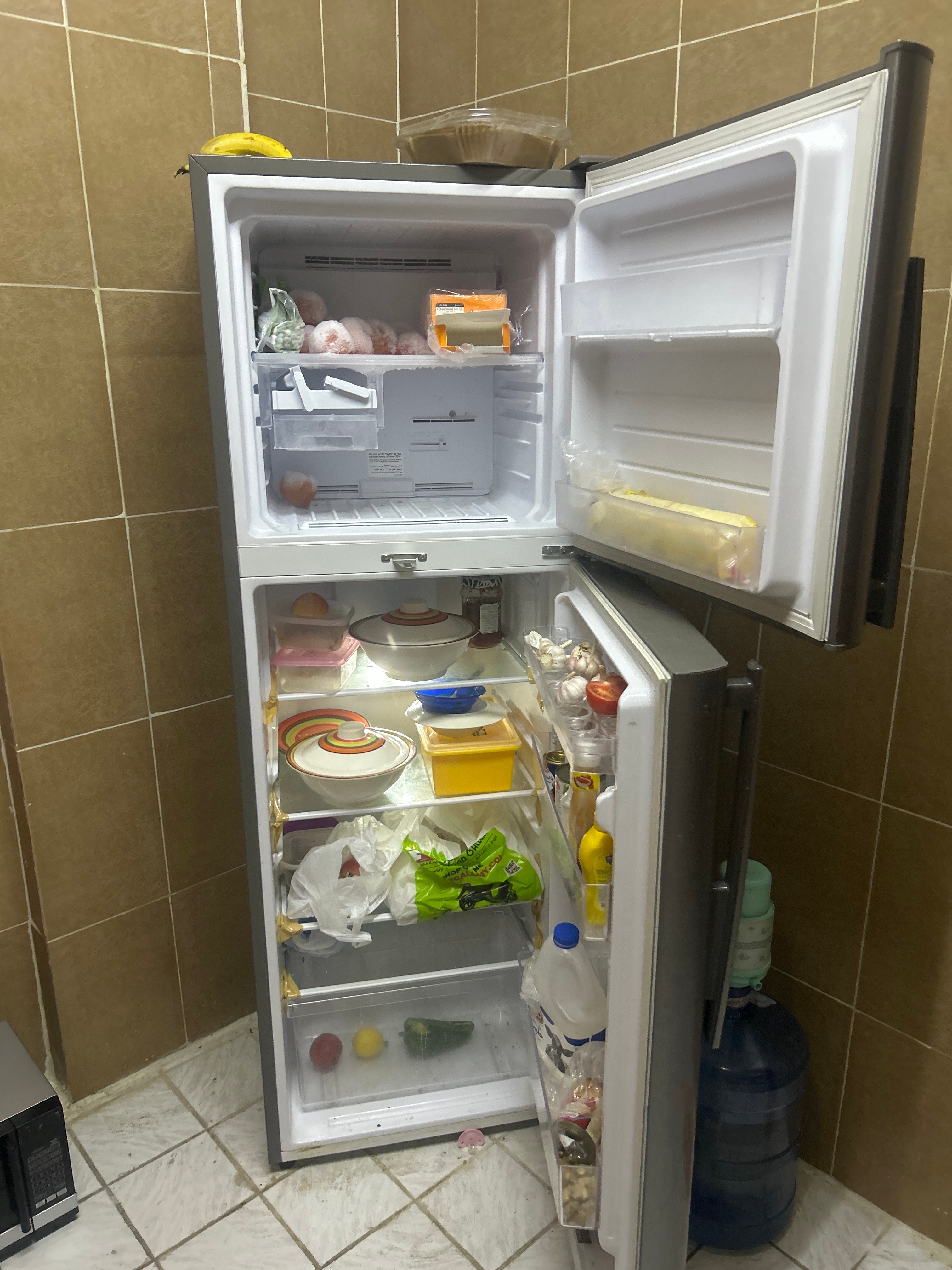 Big size LG fridge - Image 2