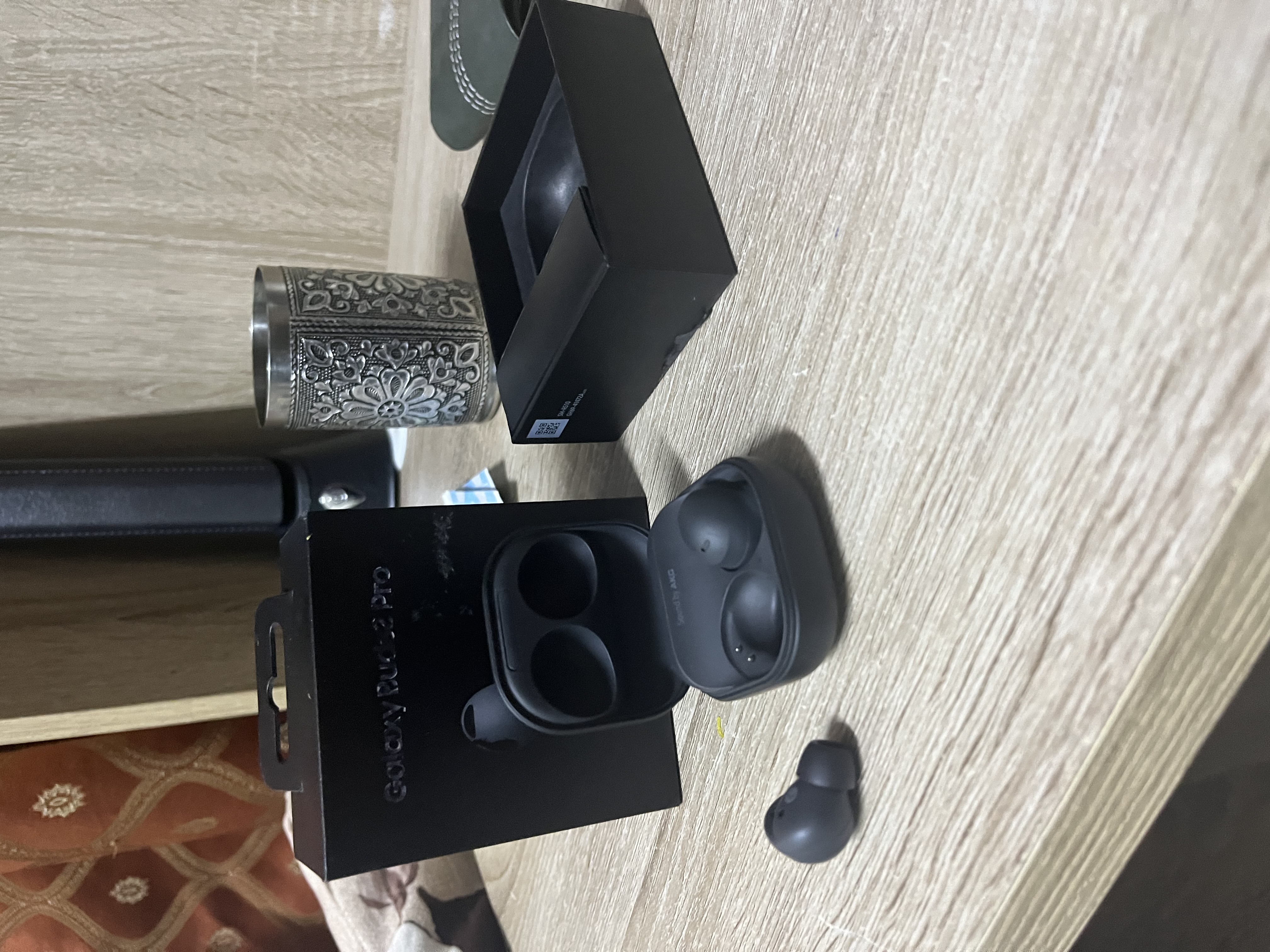 Galaxy buds 2 pro بحالة كالجديد - Image 2