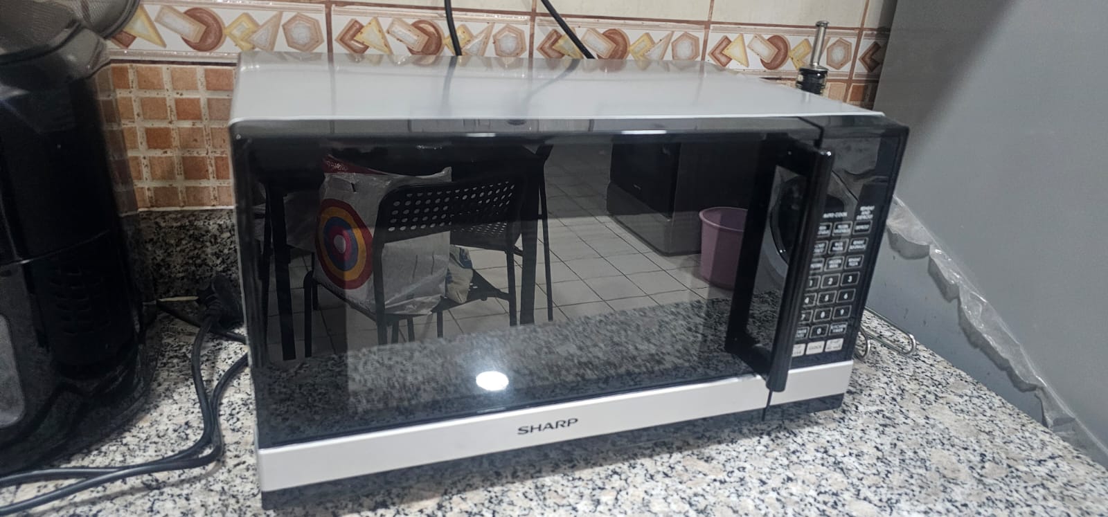 Sharp Microwave oven - Image 1