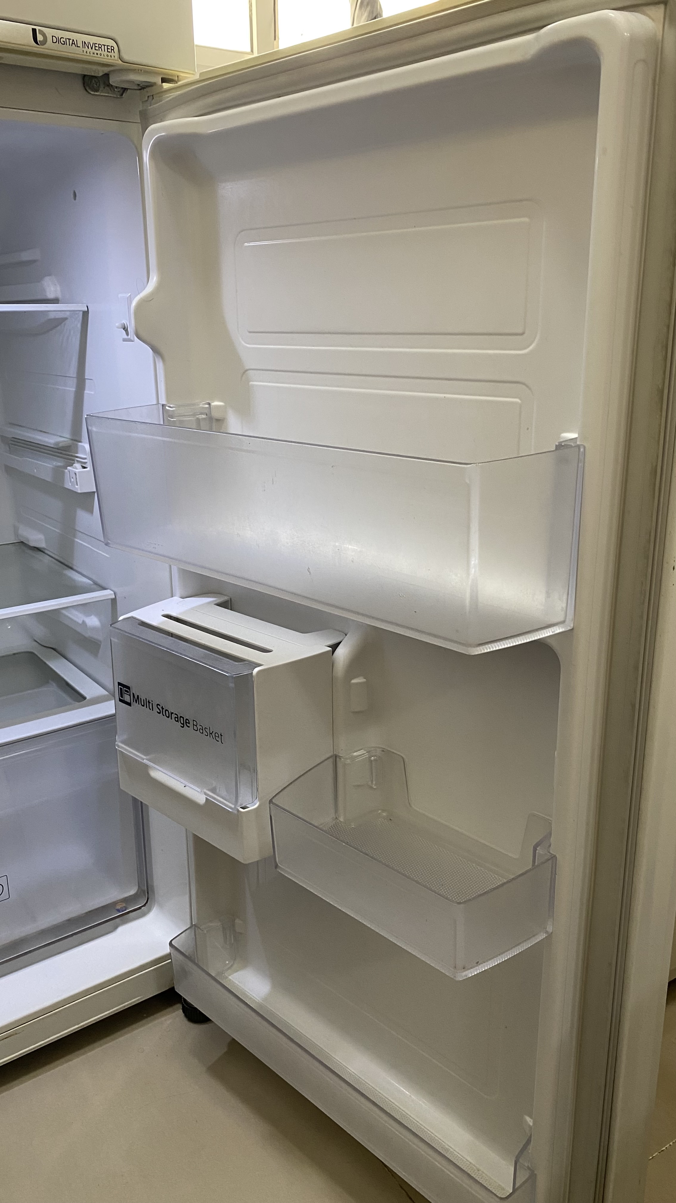 SAMSUNG REFRIGERATOR FOR SALE - Image 4
