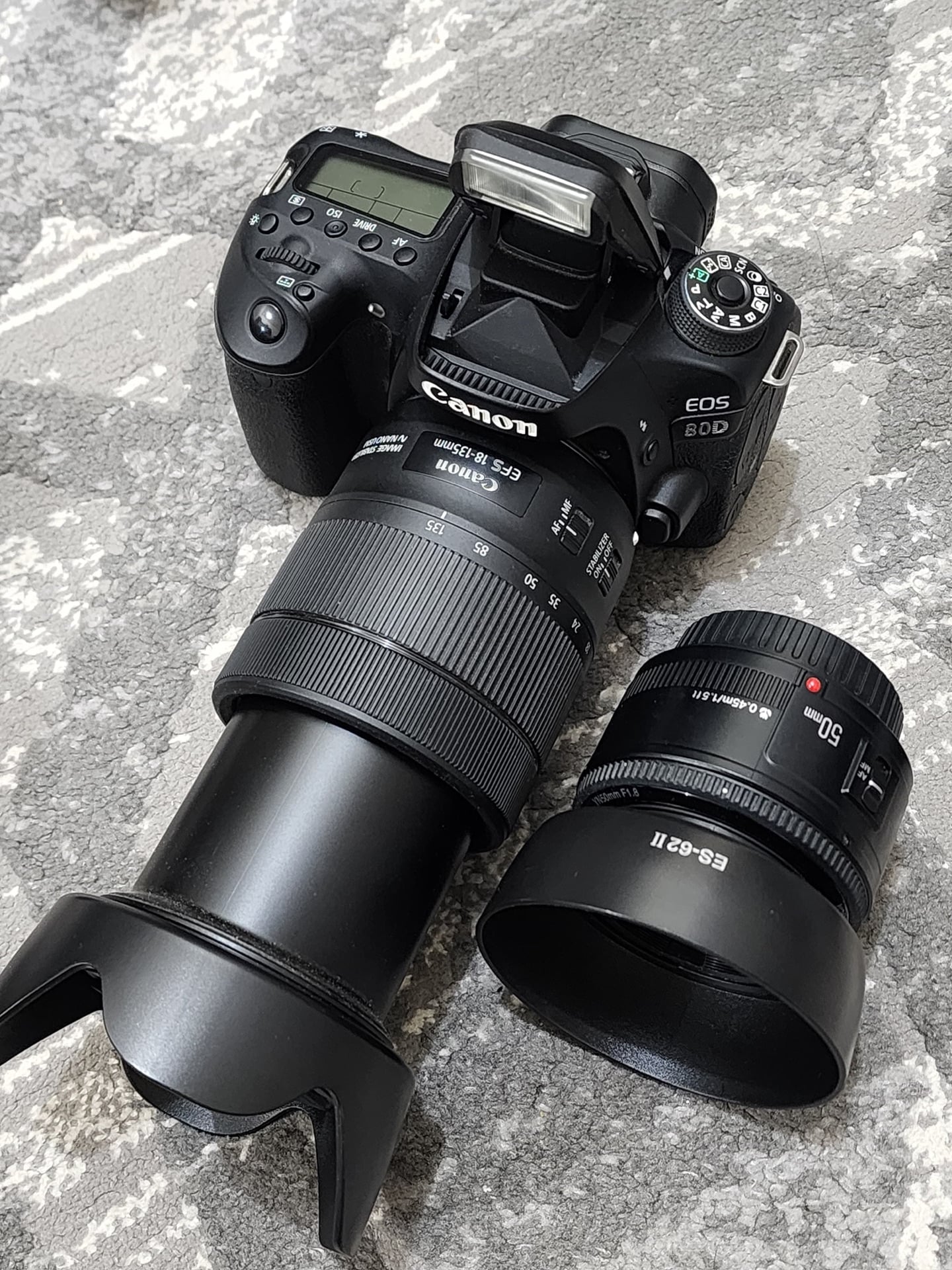 Canon camera 80D with all accessories and lens - Image 4