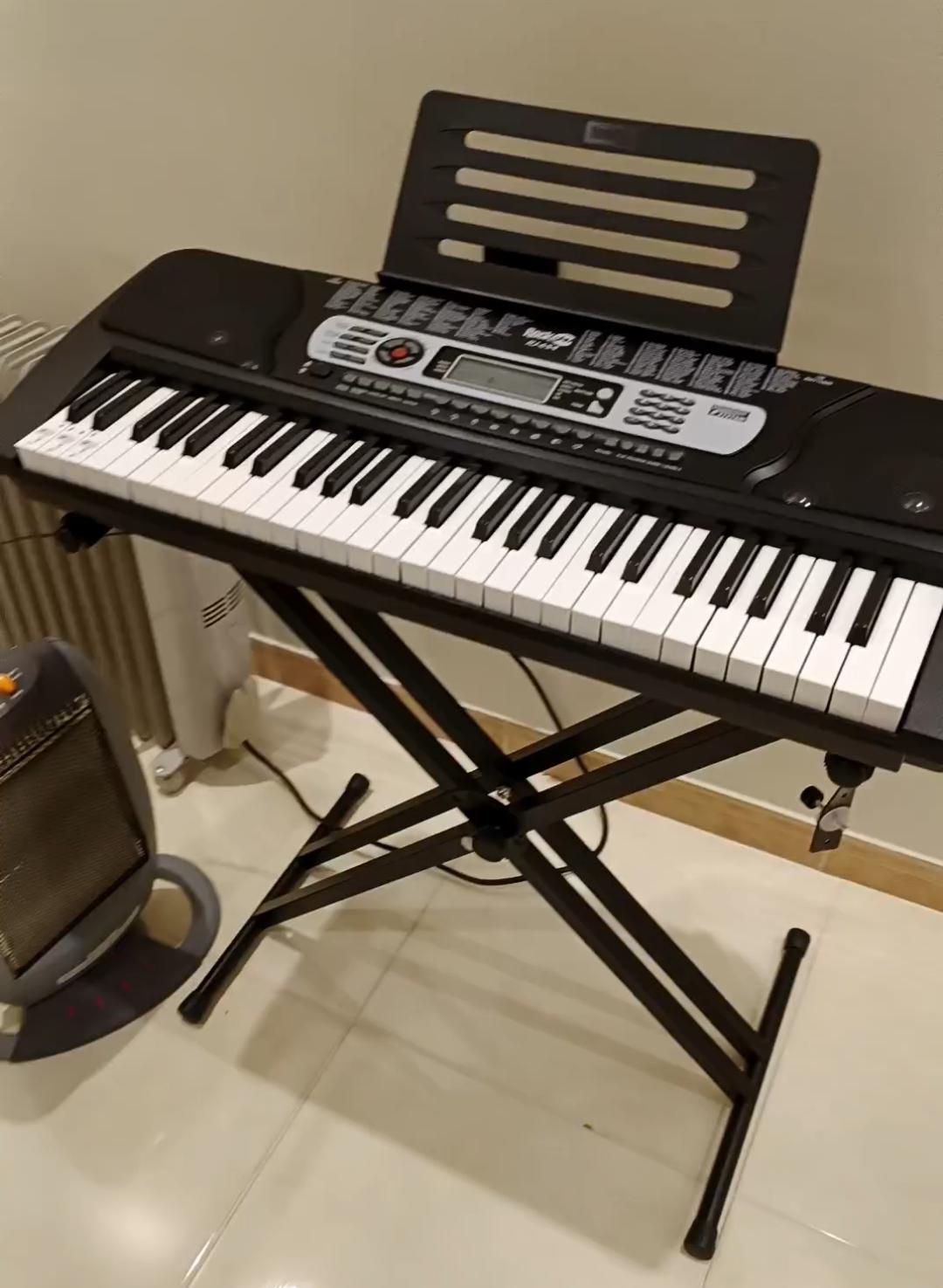 RockJam RJ654 54‑key Electronic Keyboard in excellent condition - Image 1