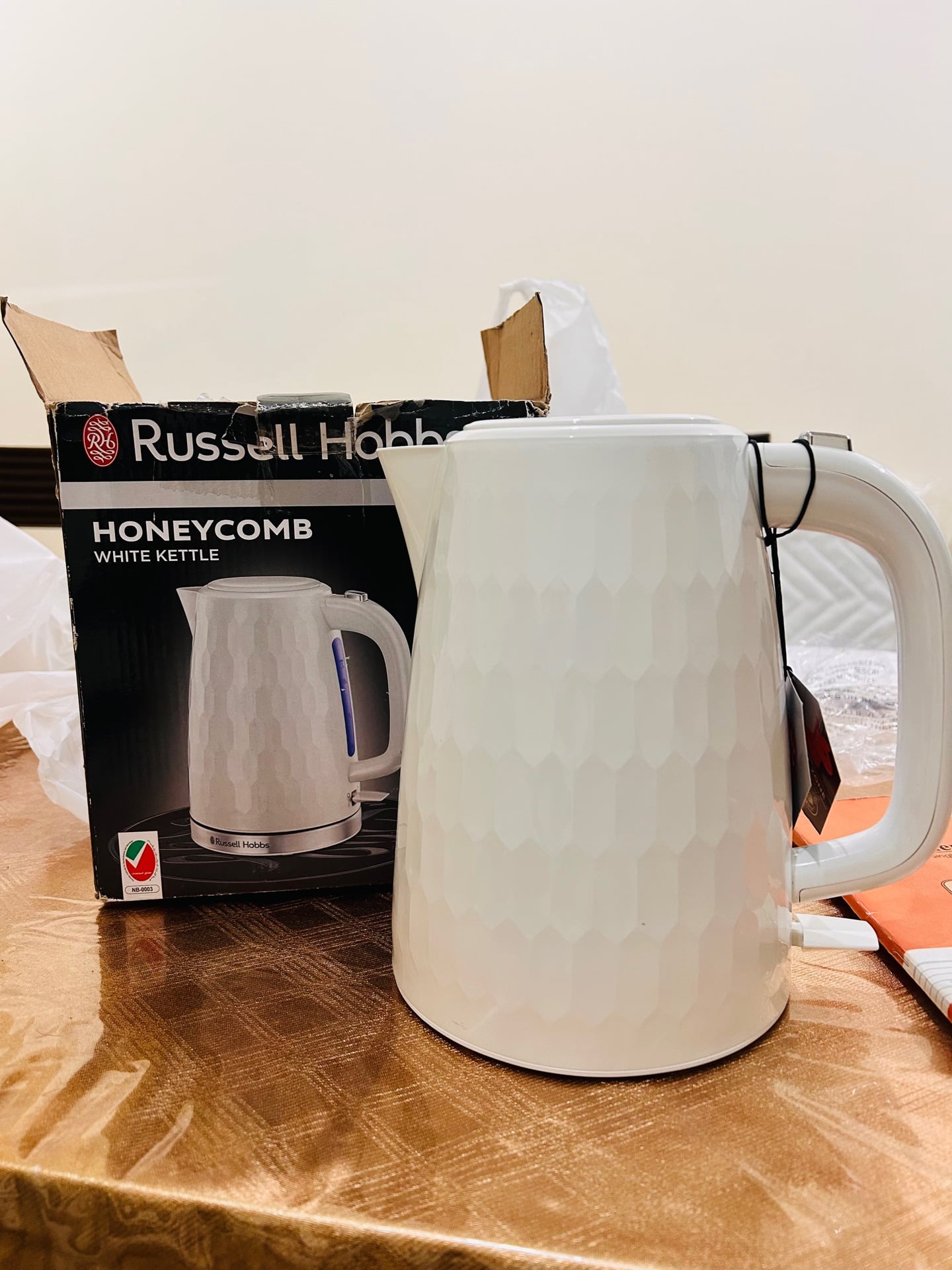 White kettle - Image 2