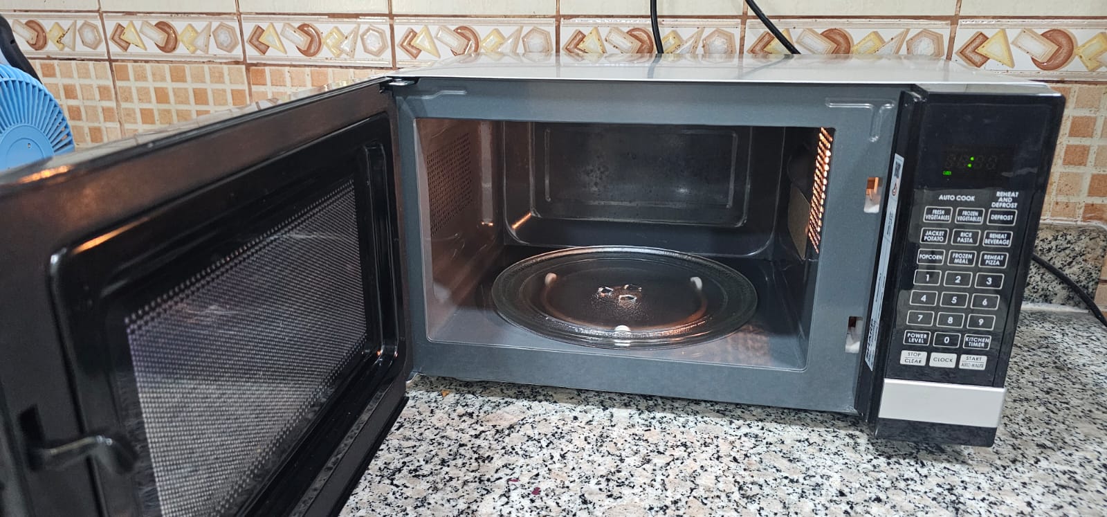Sharp Microwave oven  - Image 3