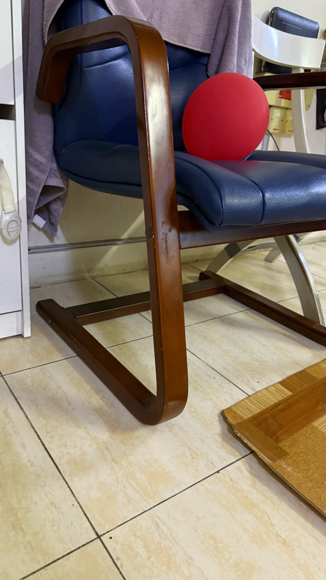 Chairs - Image 4