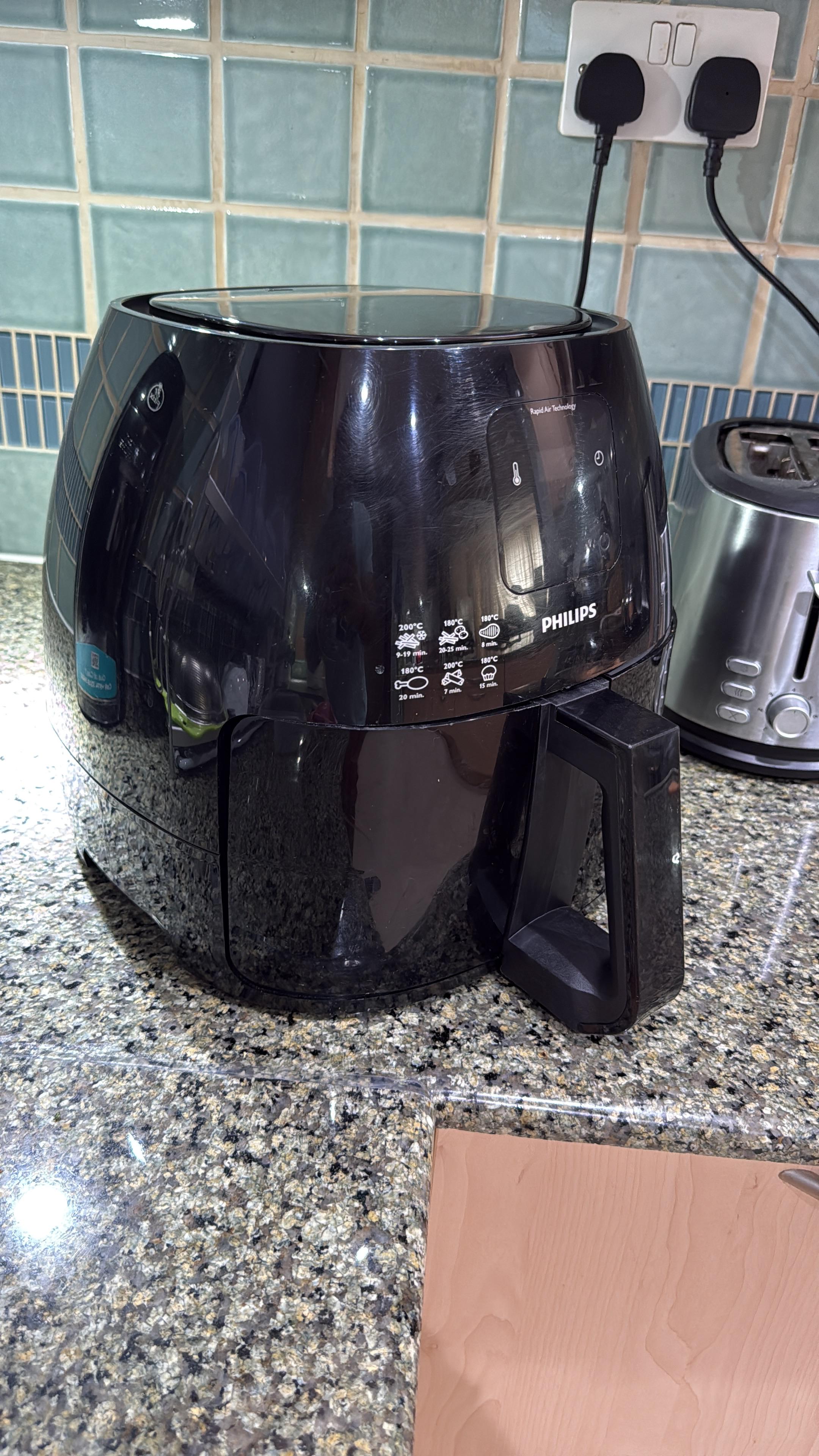 Philips Airfryer – Rapid Air Technology – Excellent Condition - Image 4