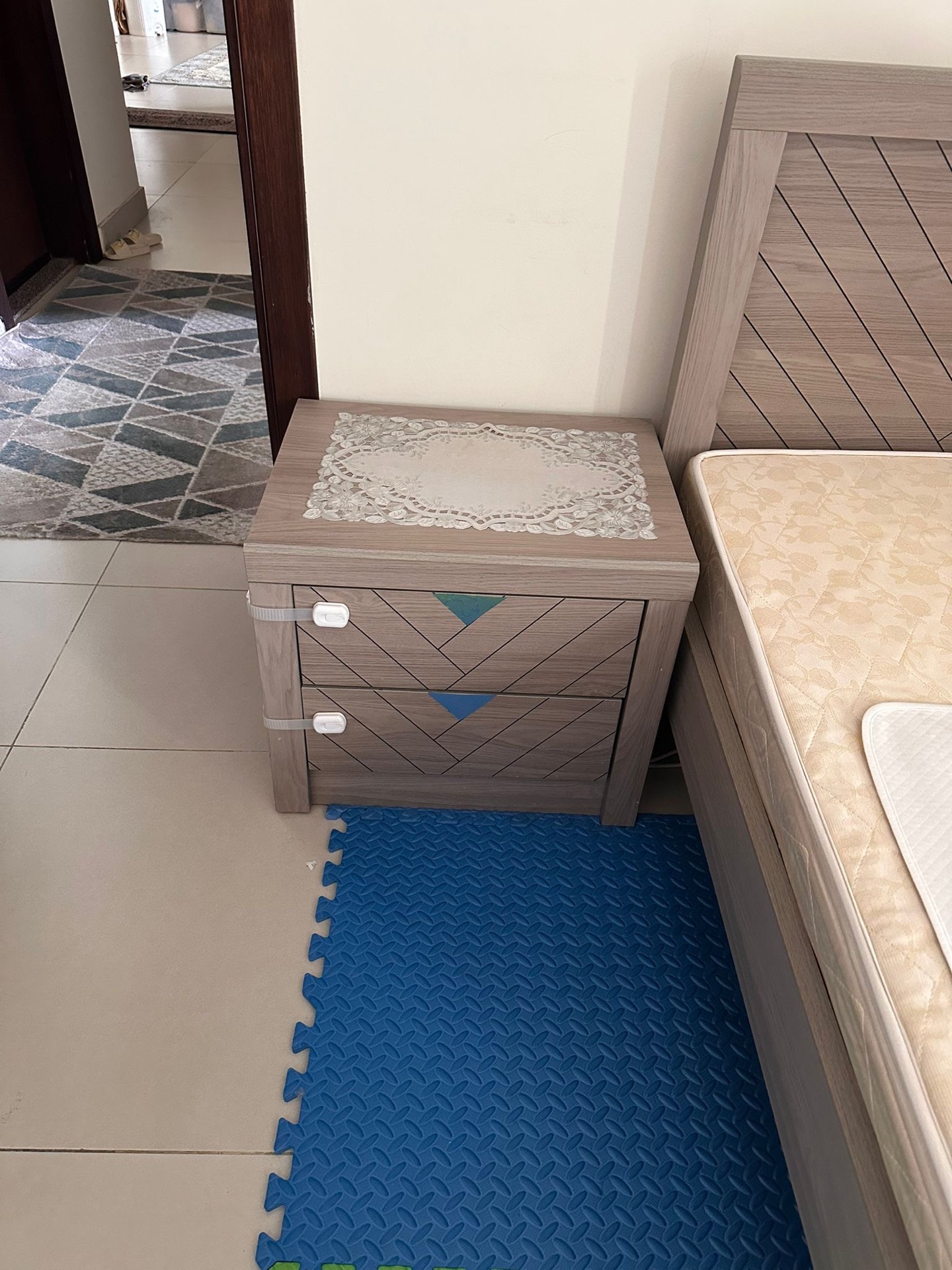 Bed Room Set Home Centre - Image 4