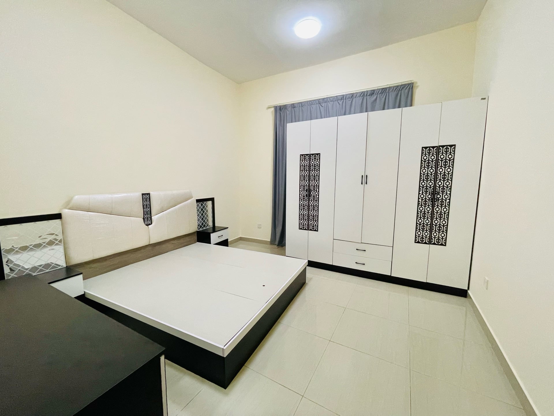 Bedroom set ( 1 Bed, 2 side table , 1 mirror table, 3 door cabinet)  - Image 2