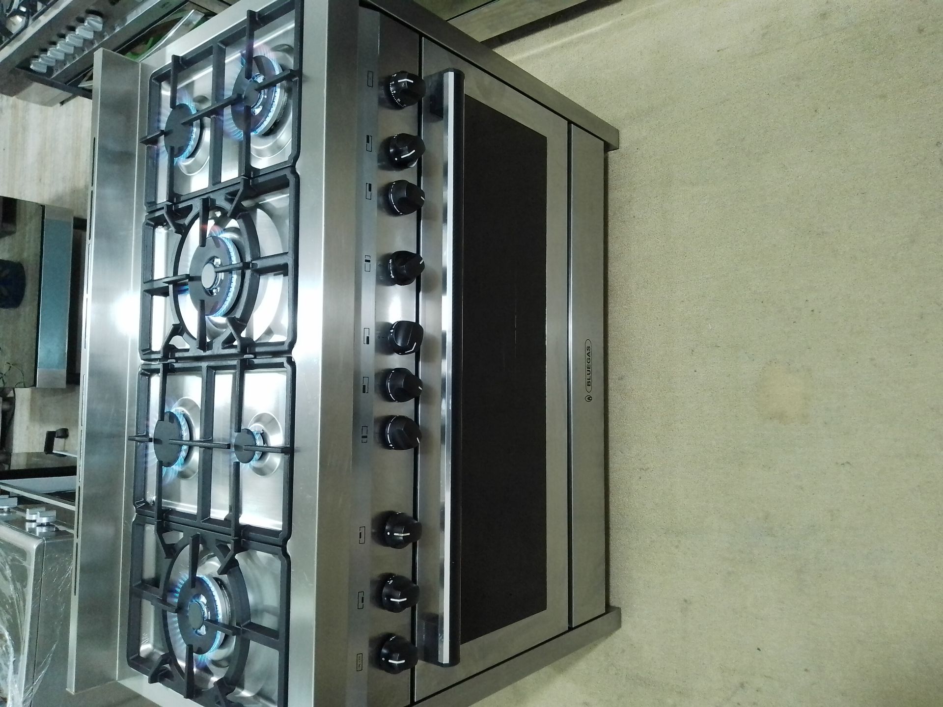 Italian 6 burner full gas cooking Renge sell - Image 1