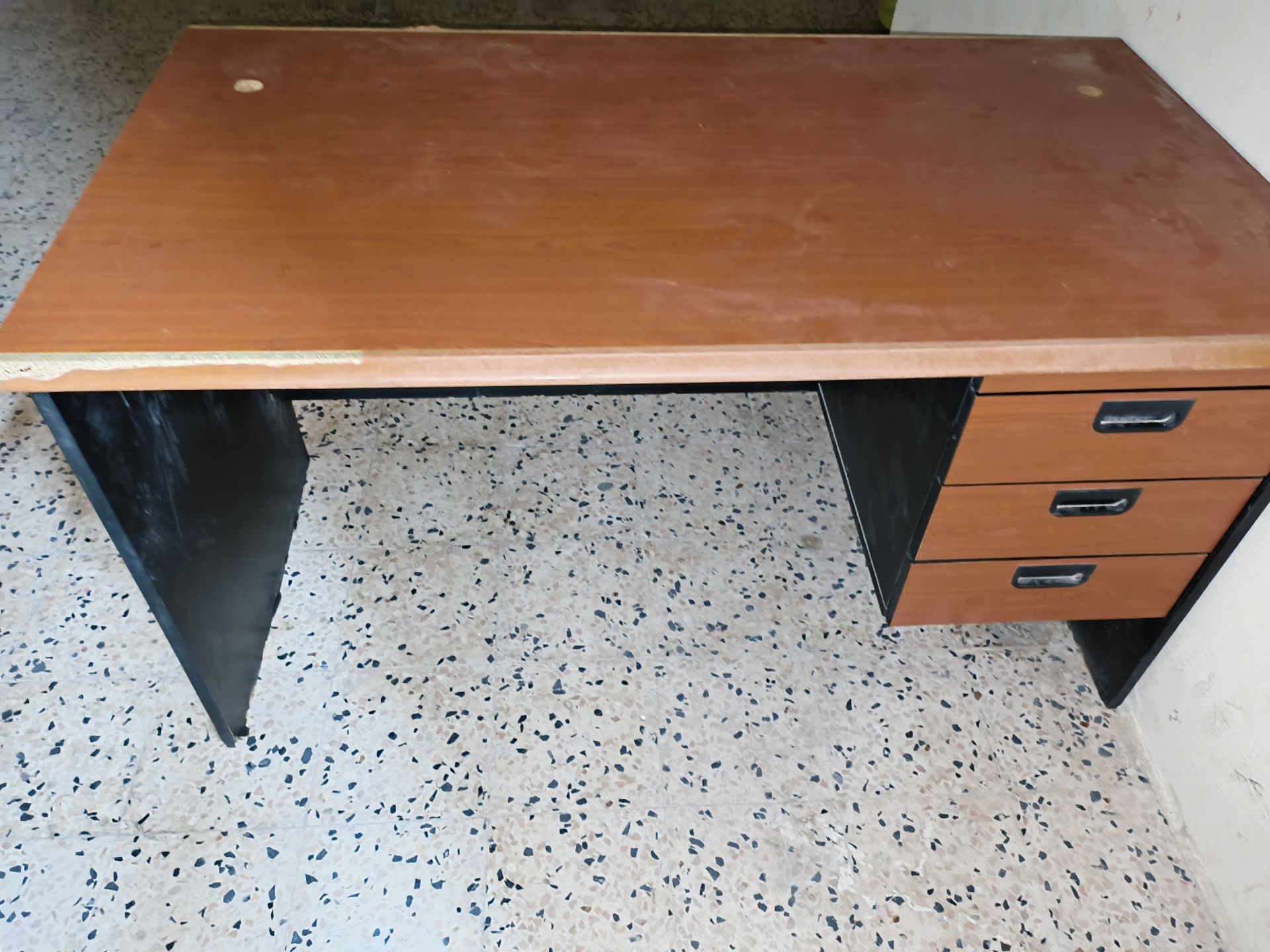 computer table - Image 1
