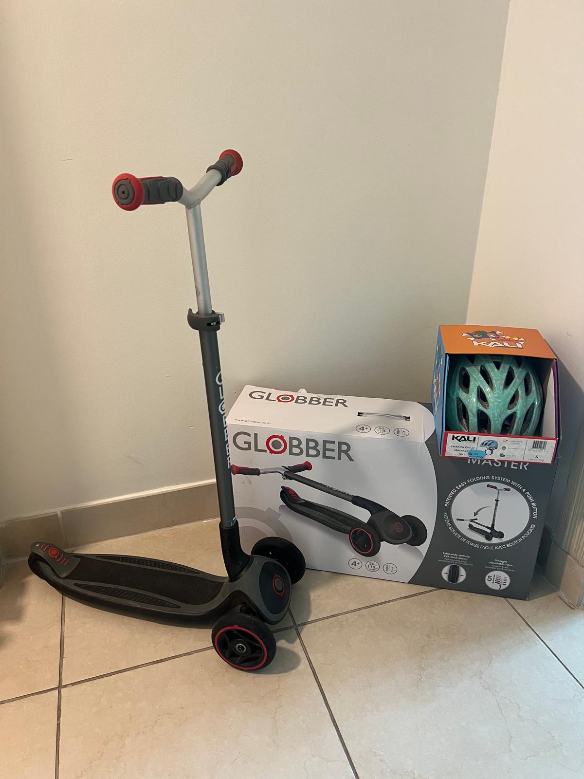 Scooter 4+ Globber brand  and helmet s size - Image 4