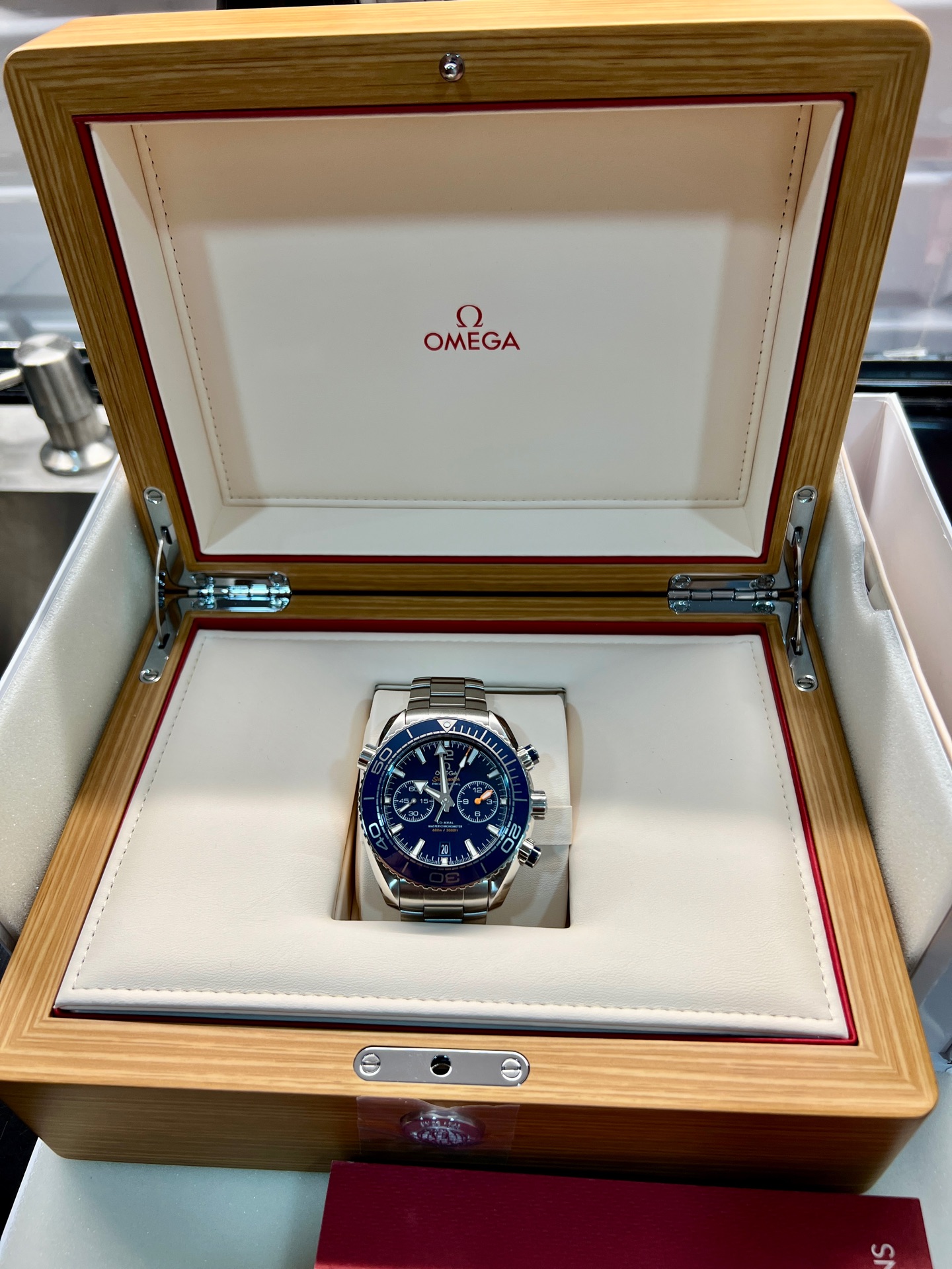 Omega Seamaster Professional Planet Ocean 600m 45.5mm  - Image 9