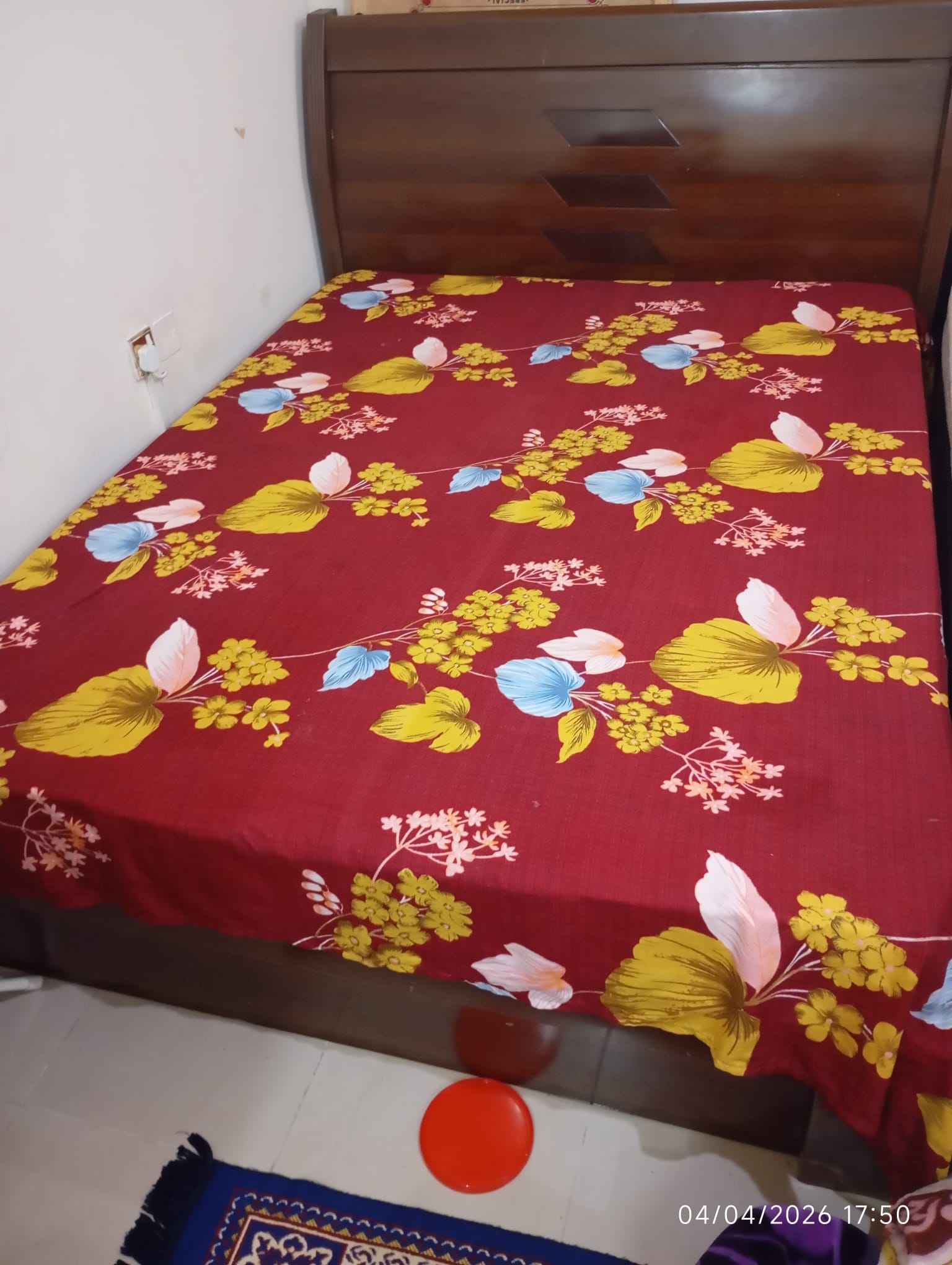 Queen size Bed with Mattresses Available at low price - Image 2