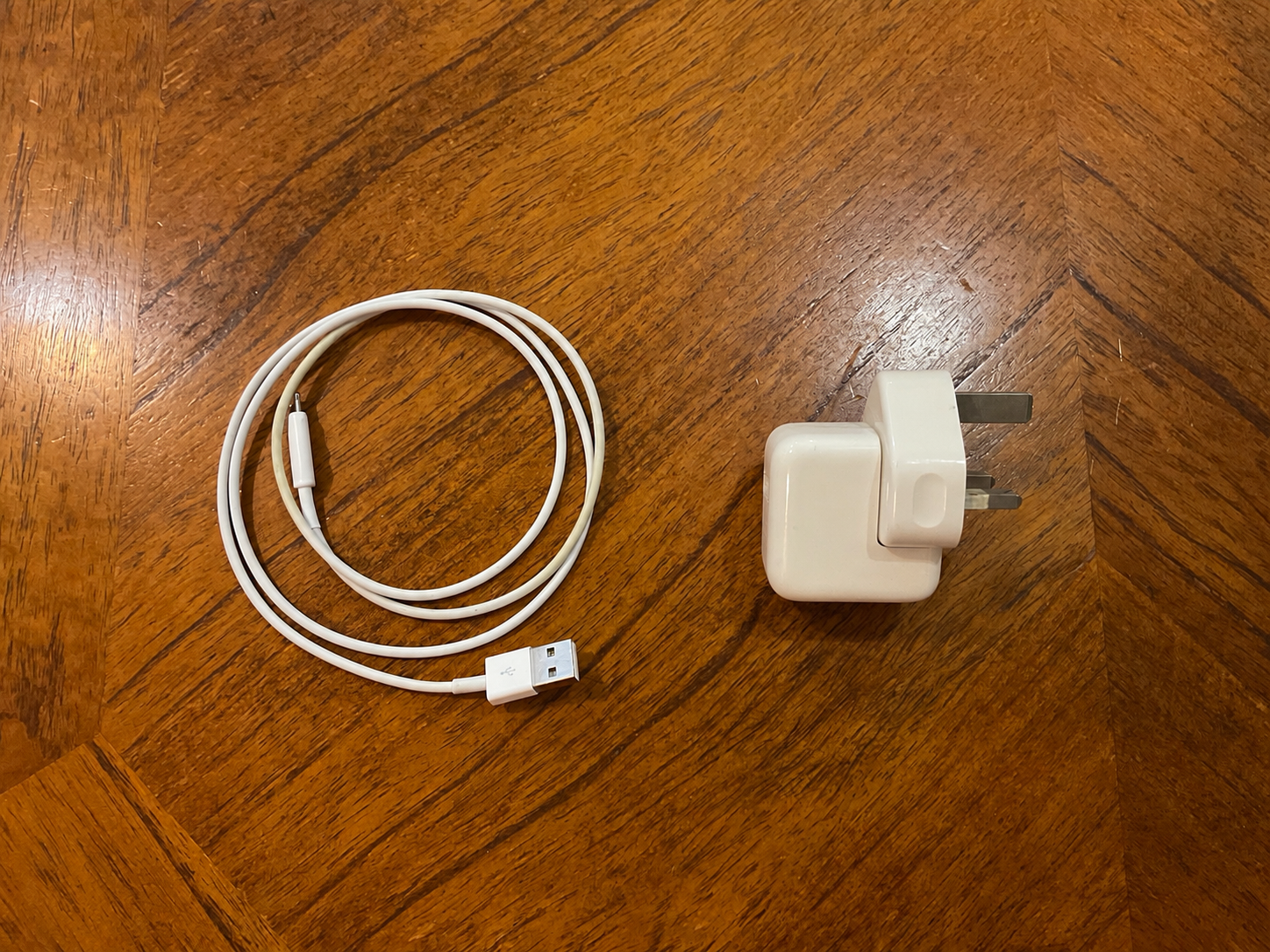 iPad 7th gen + 1st gen apple pencil + Cover + charger  - Image 5