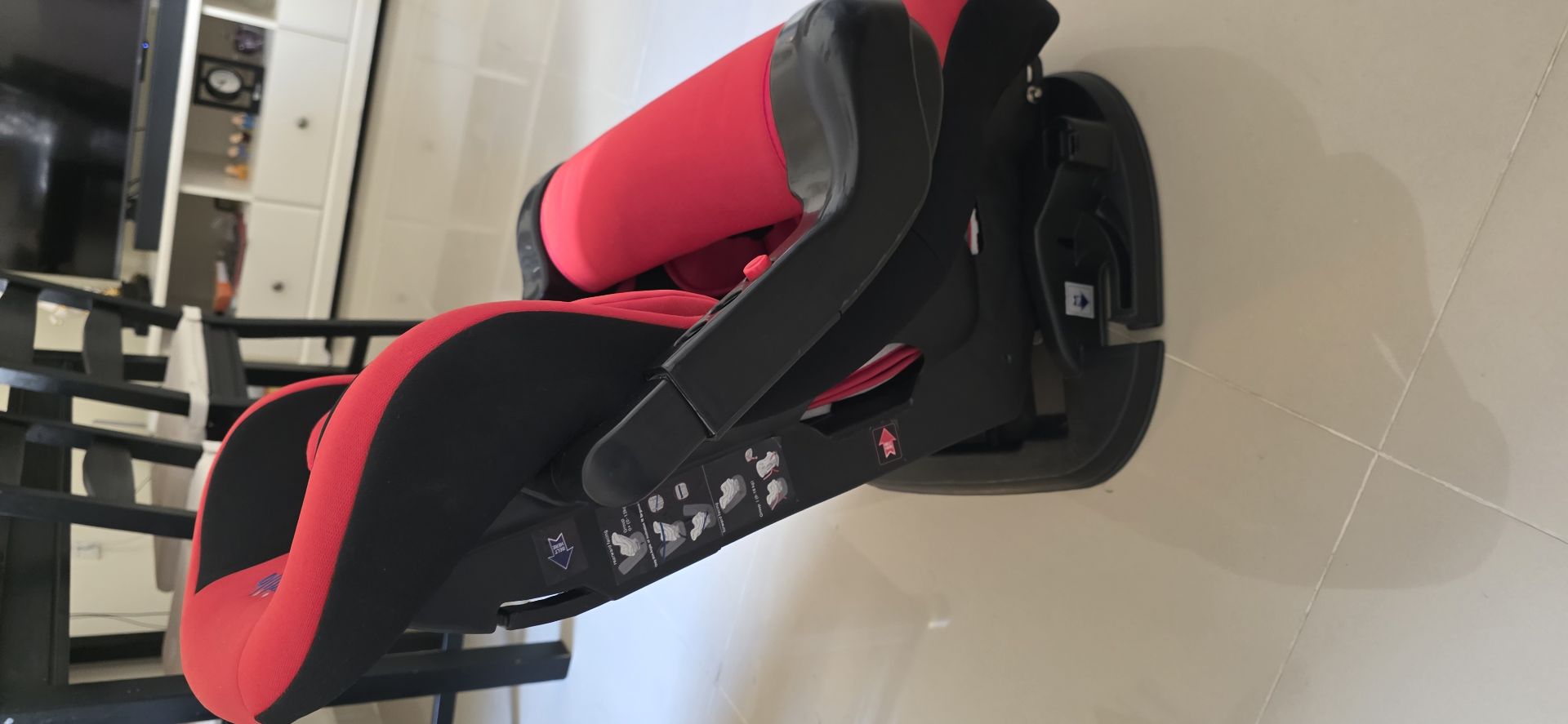 Rarely used car seat - Image 2