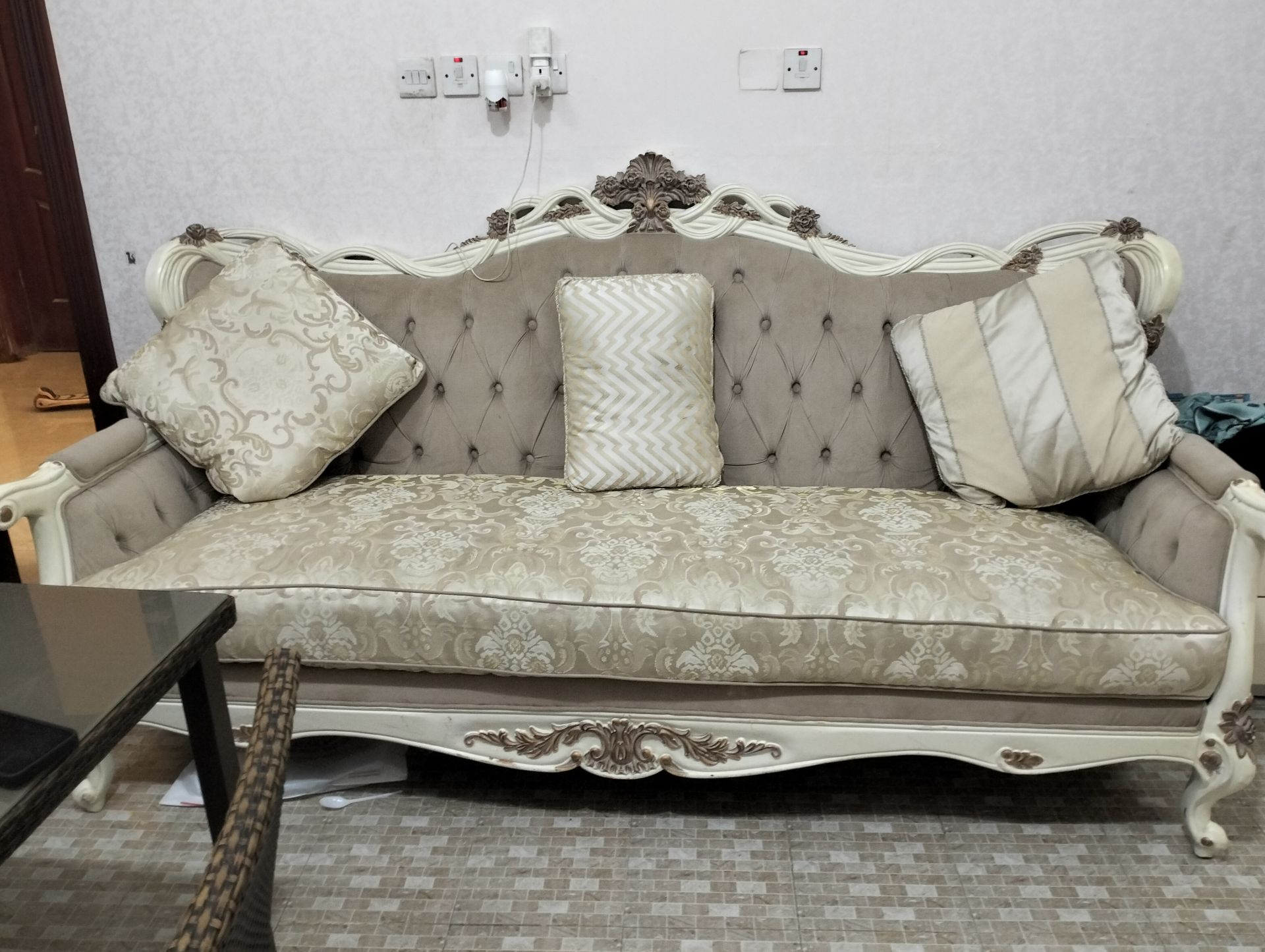 Home r us brand 4 seater sofs - Image 3