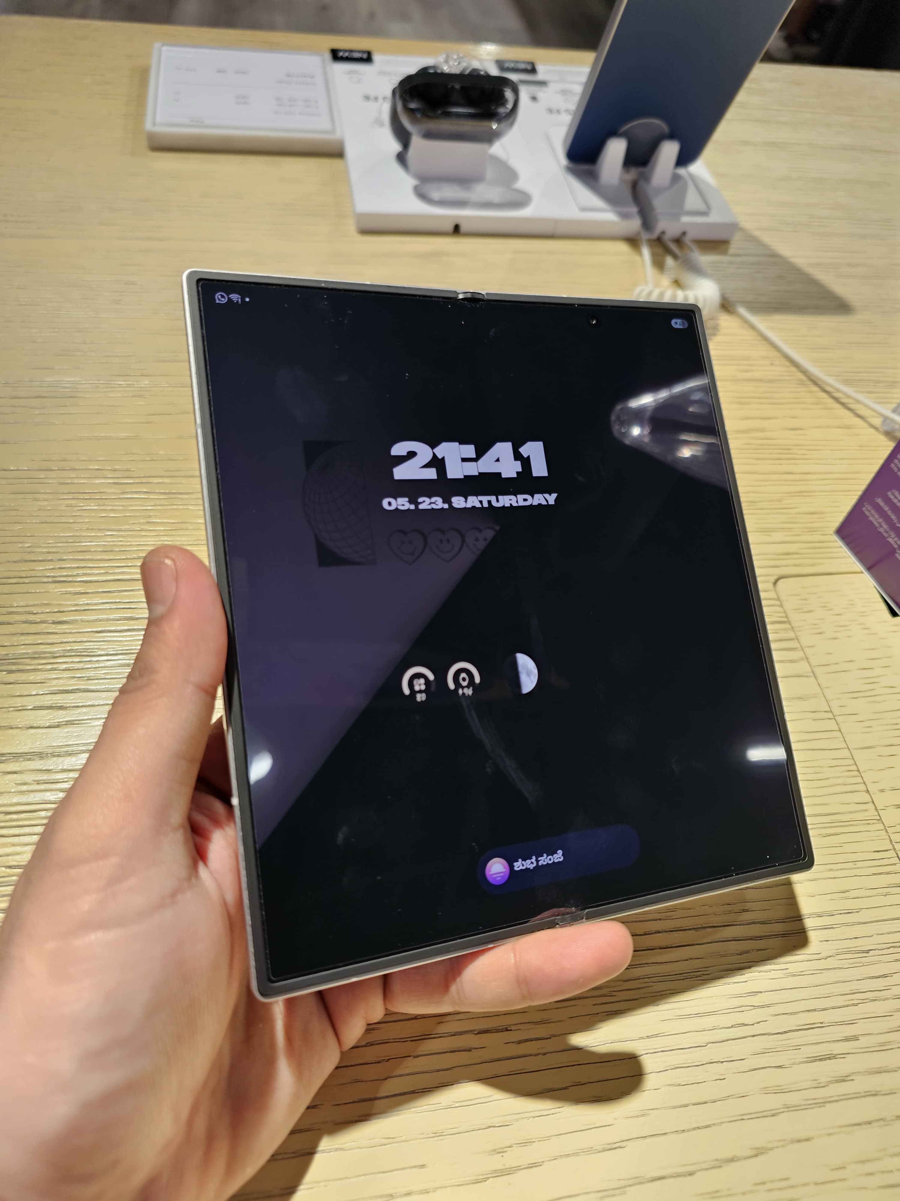 SAMSUNG Galaxy Z Flod 7 - Image 9